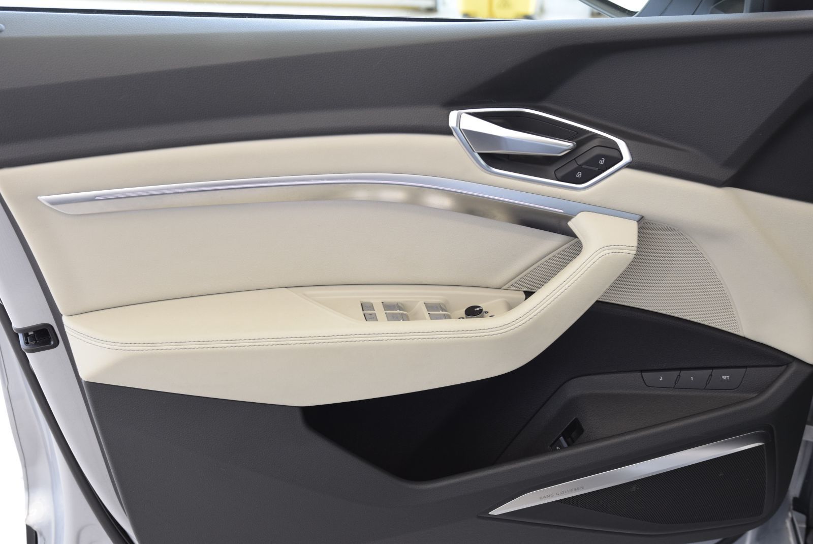 2022 Audi E-TRON TECHNIK+BLACK PACKAGE+LED TECHNIK+BLACK PACKAGE+LED