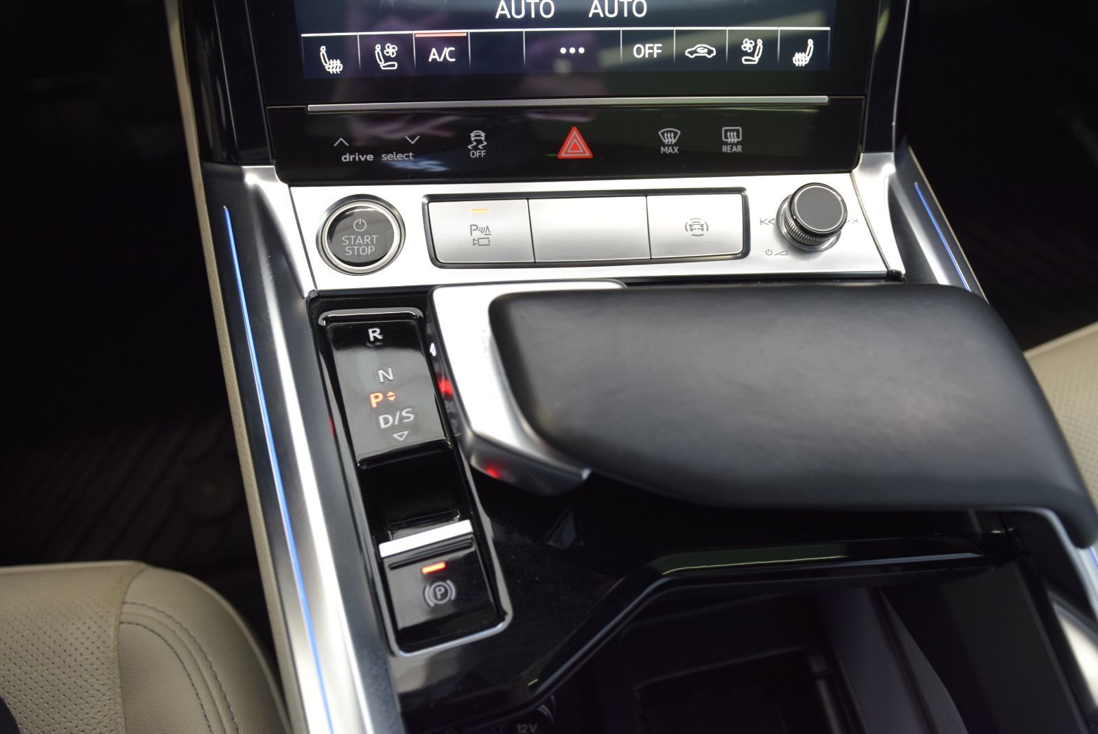 2022 Audi E-TRON TECHNIK+BLACK PACKAGE+LED TECHNIK+BLACK PACKAGE+LED