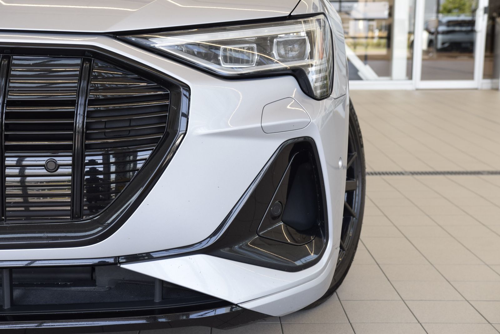2022 Audi E-TRON TECHNIK+BLACK PACKAGE+LED TECHNIK+BLACK PACKAGE+LED