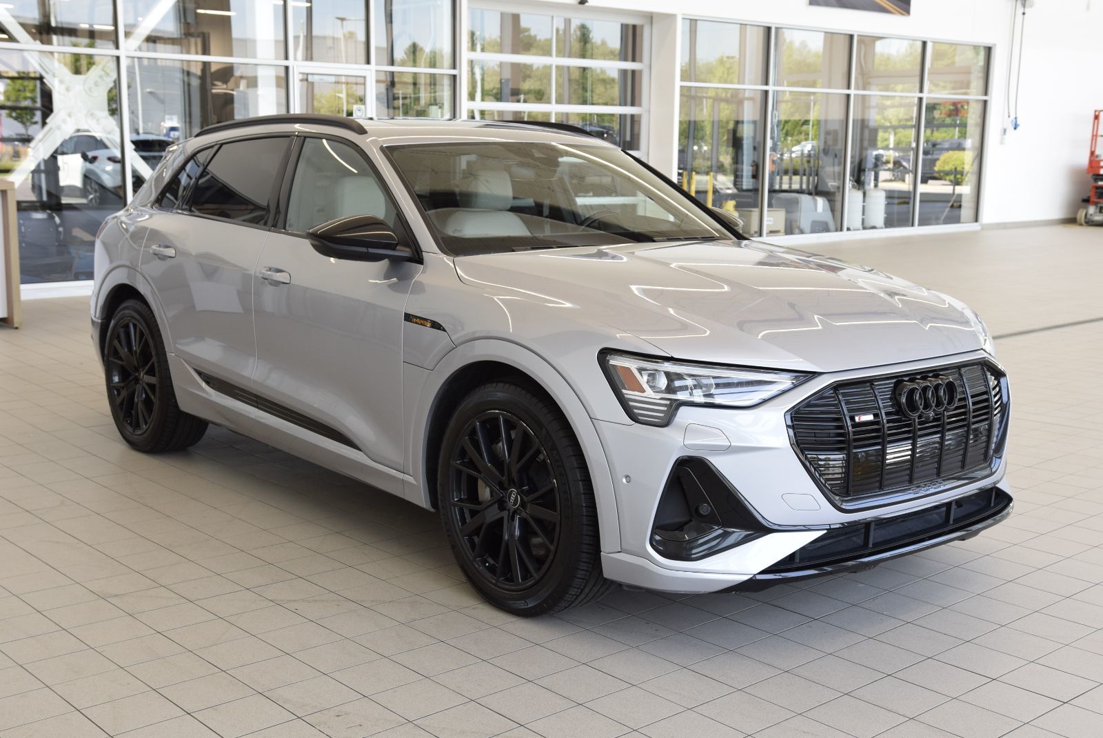 2022 Audi E-TRON TECHNIK+BLACK PACKAGE+LED TECHNIK+BLACK PACKAGE+LED