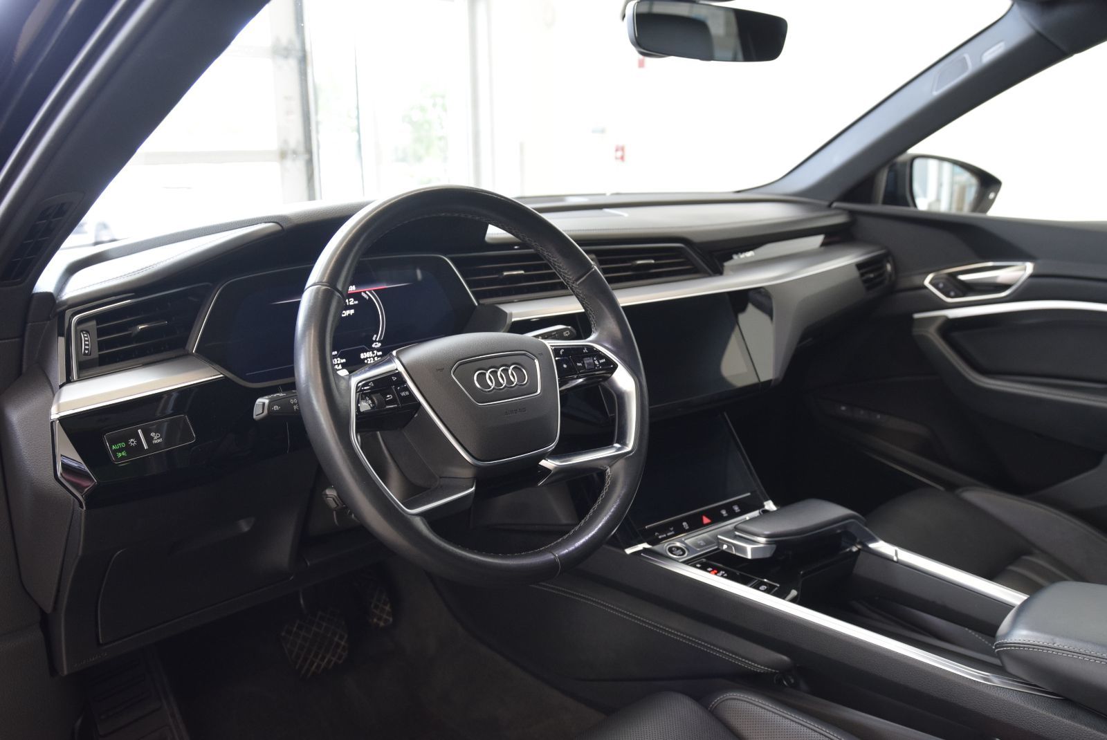 Photo 2024 Audi Q8 e-tron BLACK COMPETITION+B&O+HITCH #8
