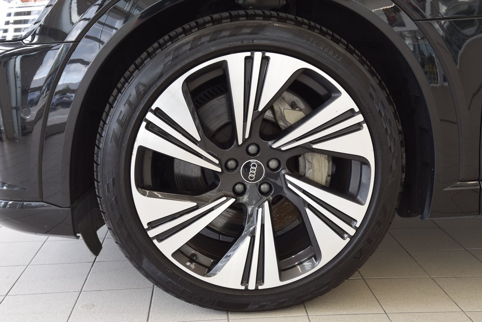 Photo 2024 Audi Q8 e-tron BLACK COMPETITION+B&O+HITCH #5