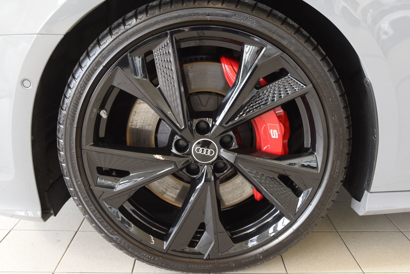 Photo 2025 Audi S6 Sedan EXCLUSIVE STYLING PACKAGE #5