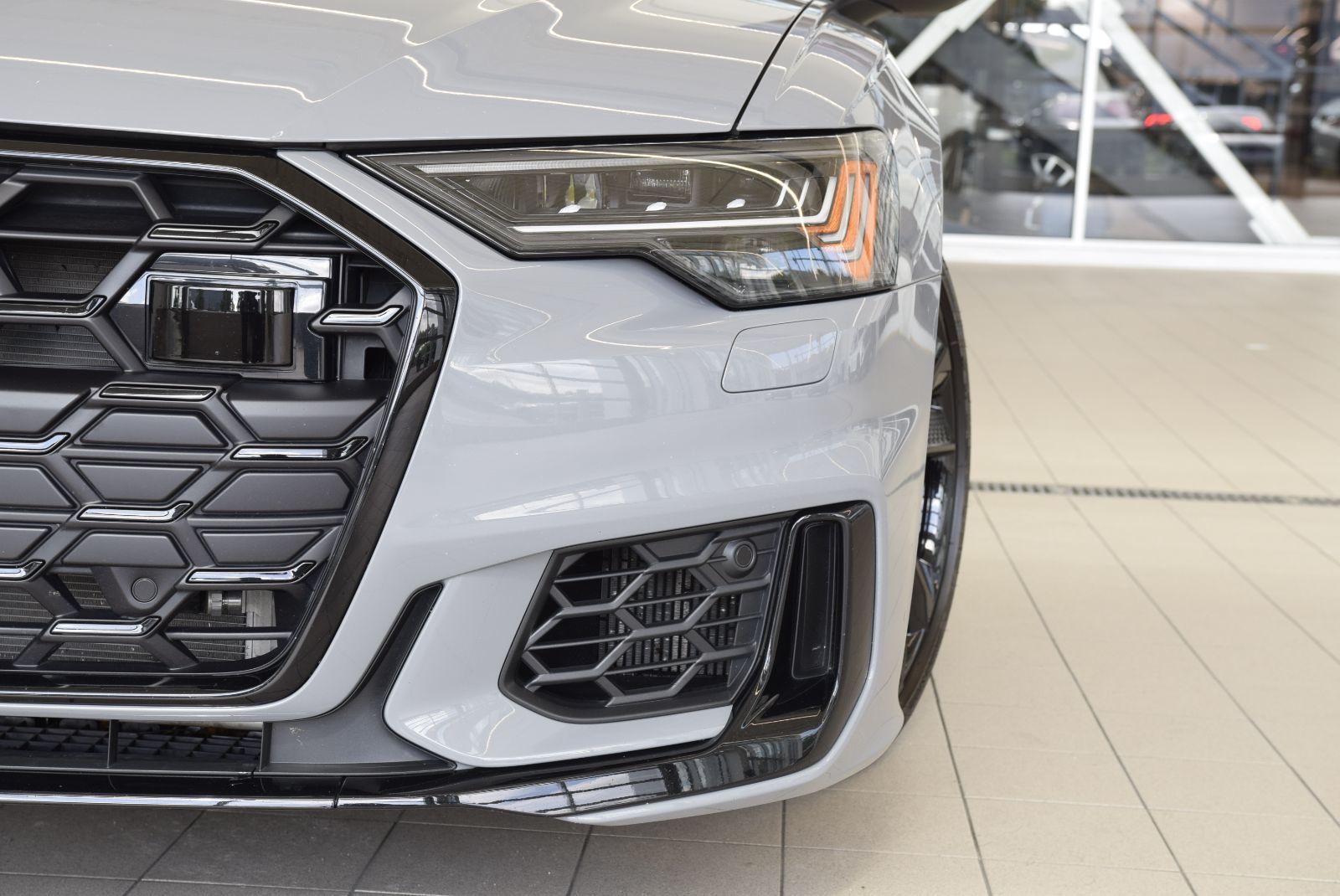 Photo 2025 Audi S6 Sedan EXCLUSIVE STYLING PACKAGE #3