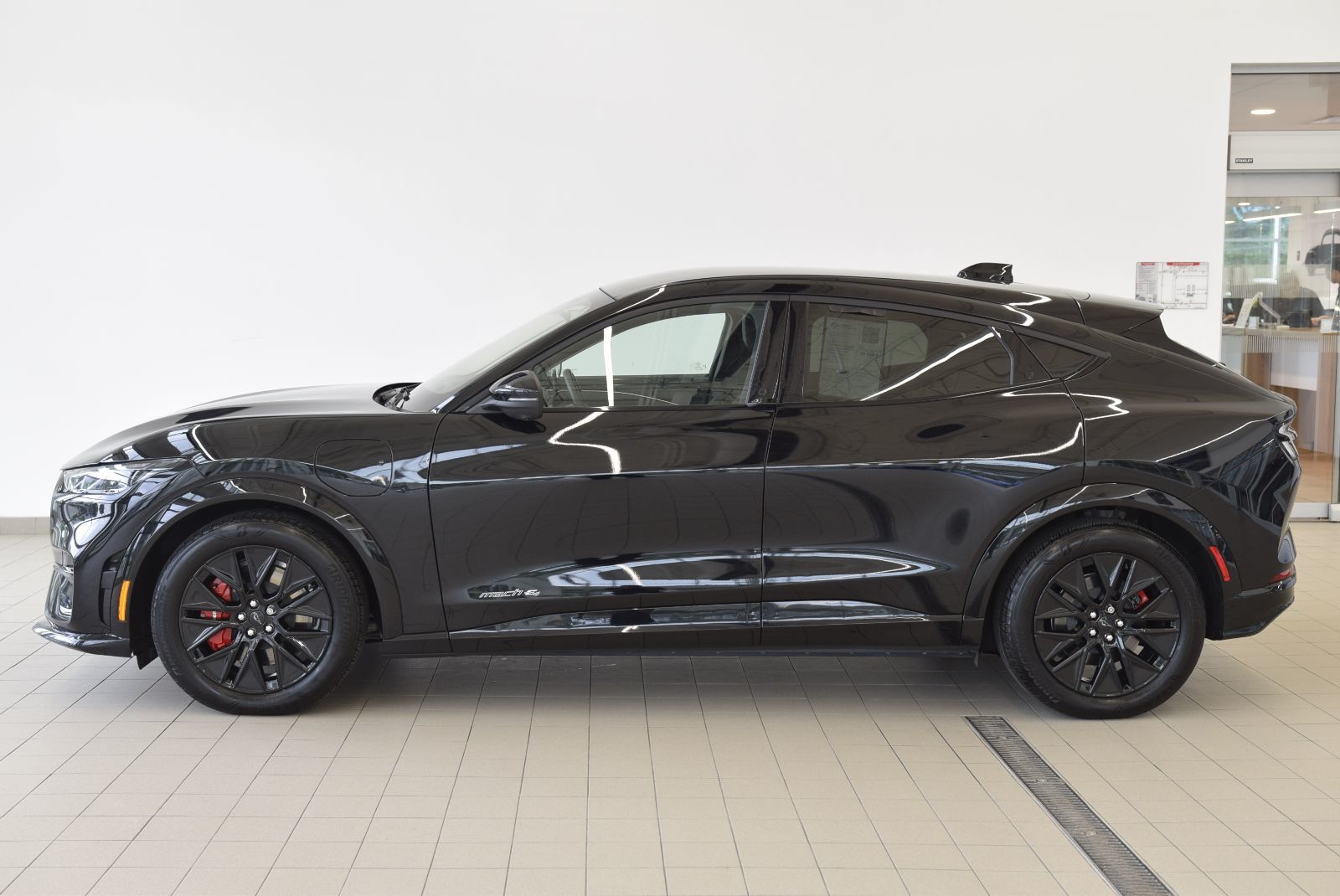 Photo Ford Mustang Mach-E PREMIUM+LONG RANGE+AWD 2025 #7