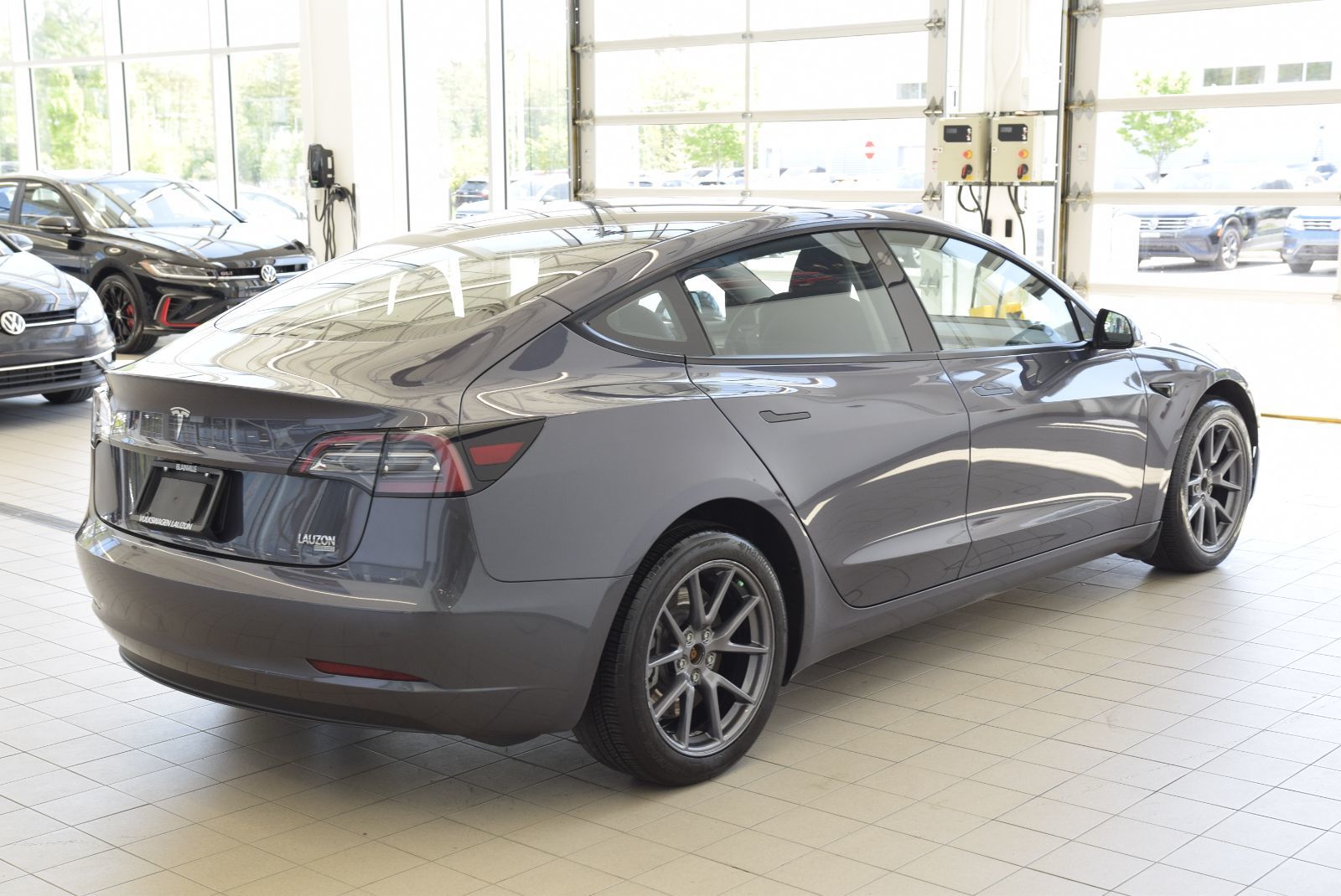 Tesla MODEL 3 SR+CUIR+TOIT PANO+AUBAINE 2023 CAMERA+LED+AUTOPILOT+WOW