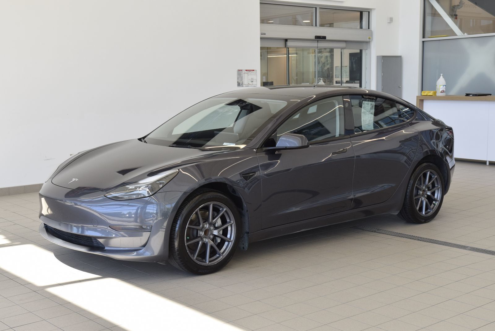 Tesla MODEL 3 SR+CUIR+TOIT PANO+AUBAINE 2023 CAMERA+LED+AUTOPILOT+WOW