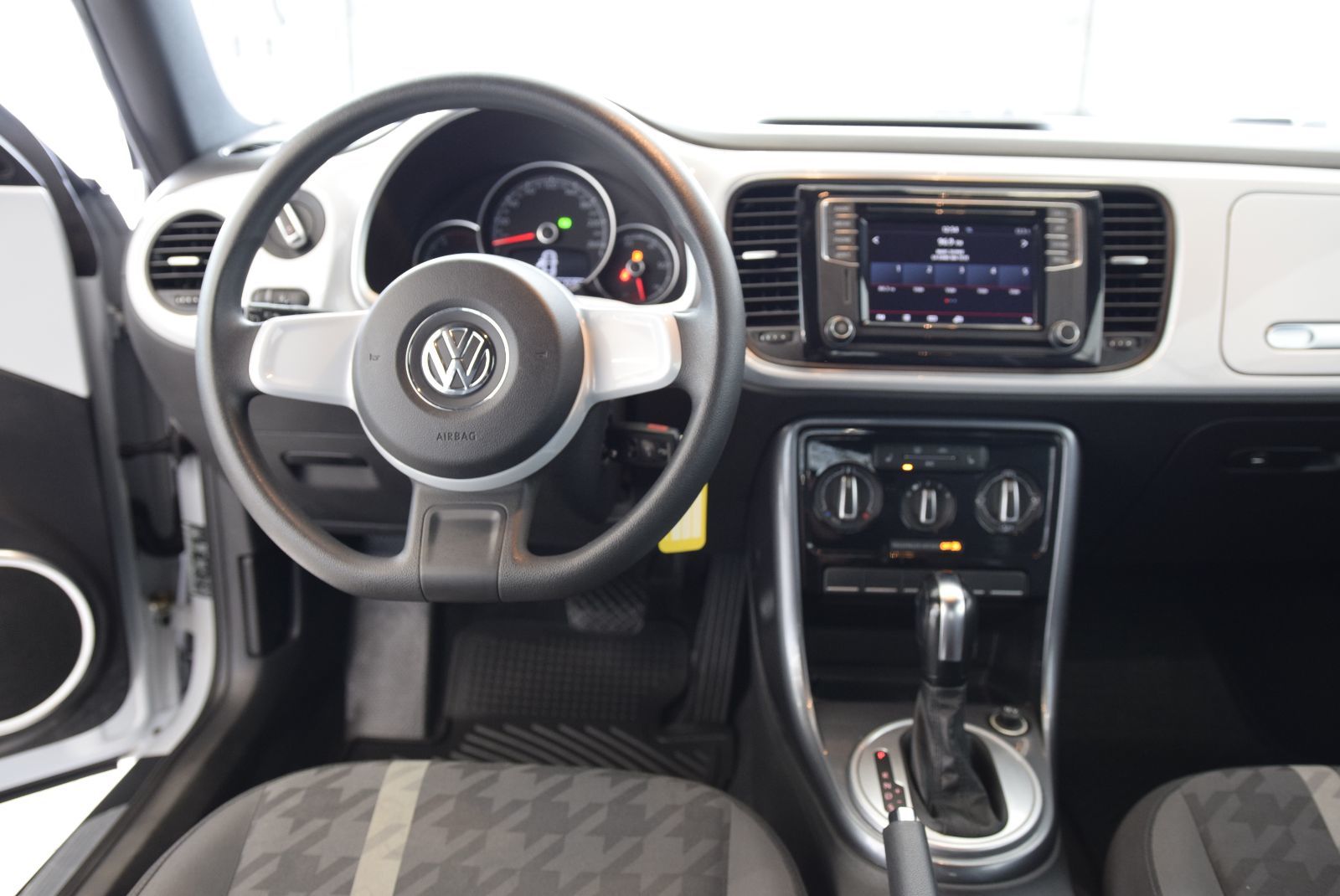 Volkswagen Beetle CONVERTIBLE+MAG+APP CONNECT 2018 BLUETOOTH+SIEGES CHAUFFANTS