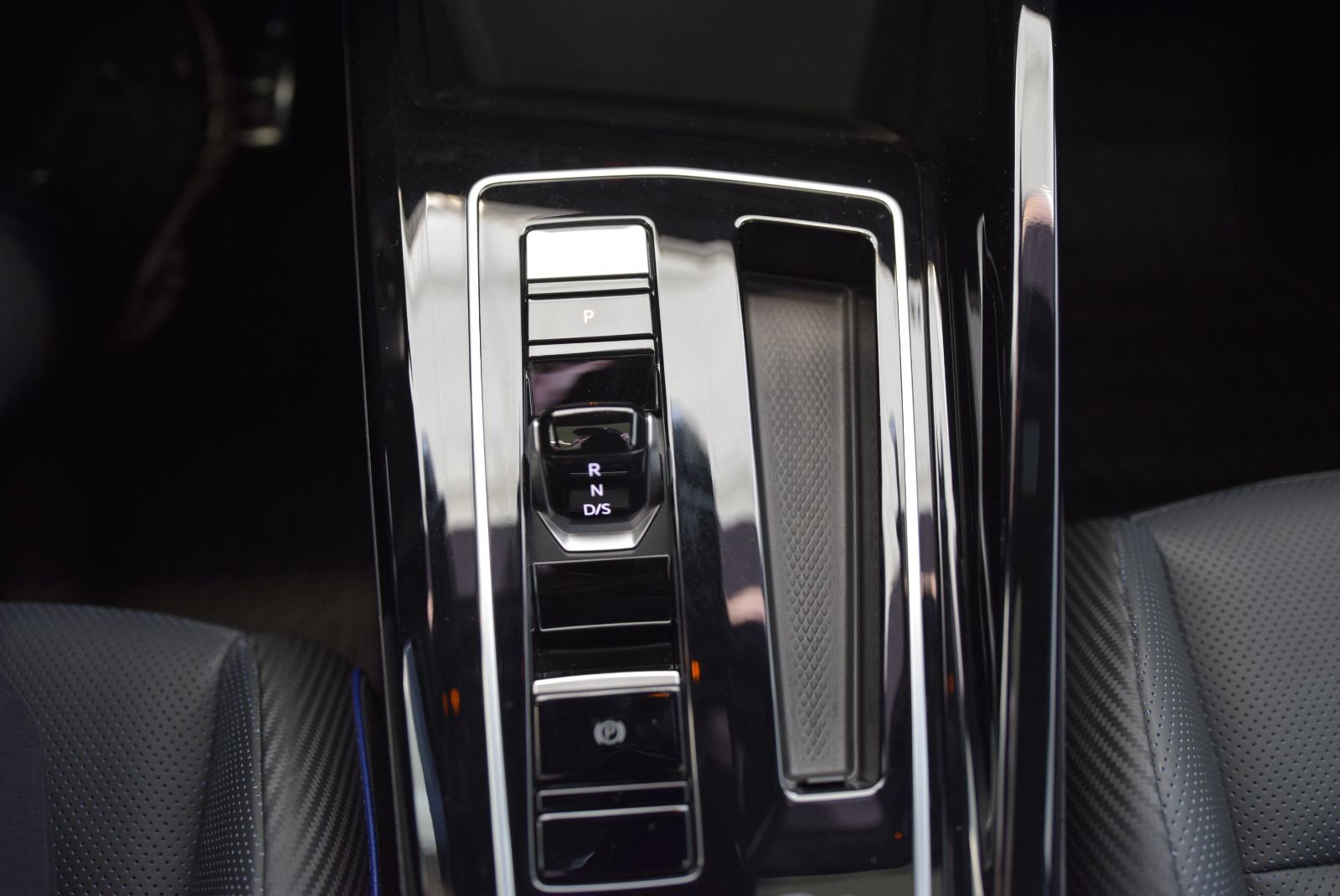 2024 Volkswagen Golf R TOIT PANO+CARBON PACK+DSG TOIT PANO+CARBON PACK+DSG