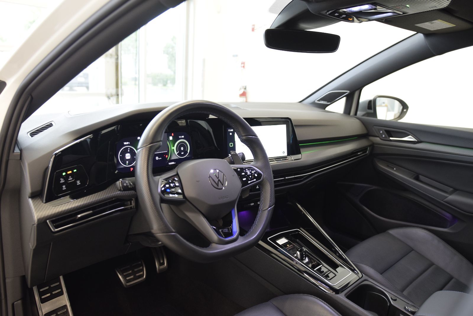 Photo 2024 Volkswagen Golf R CUIR+LED+NAV+BAS KM+AWD #7