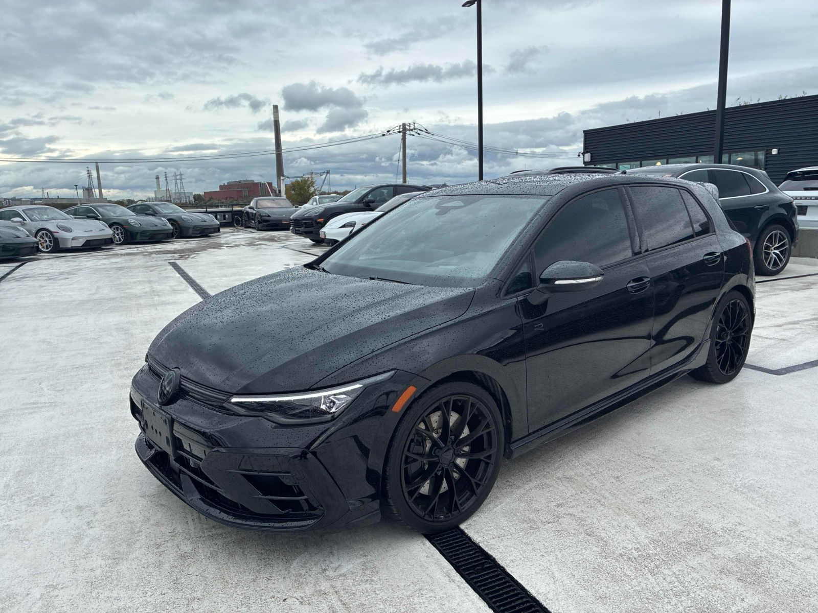 Photo Volkswagen Golf R BLACK EDITION+AKKRAPOVIC 2026 #1