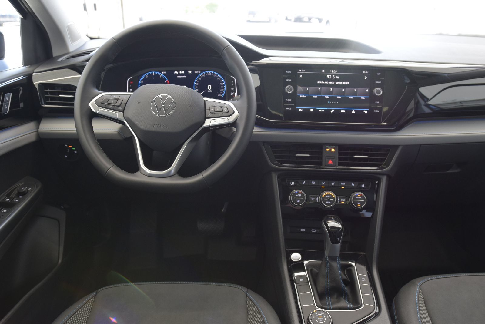 Volkswagen Taos COMFORTLINE+BLACK PACKAGE 2024 AWD+CUIR+TOIT+LED+COCKPIT