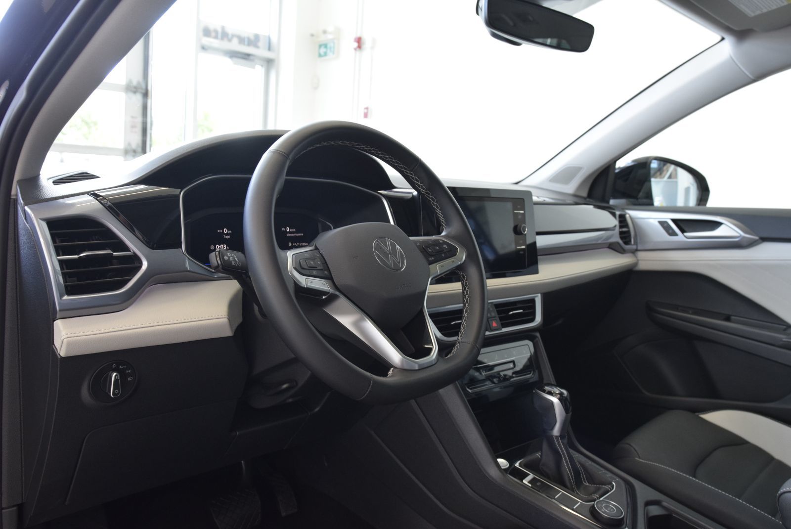 Photo 2025 Volkswagen Taos HIGHLINE+CUIR+TOIT+LED+ #8