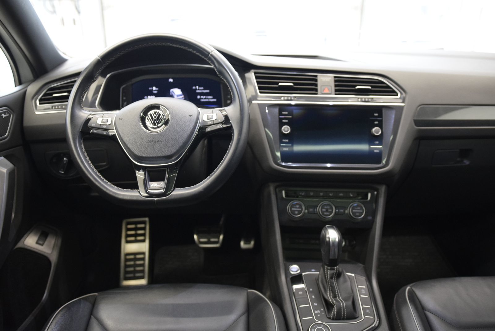 Volkswagen Tiguan HIGHLINE+R LINE+TOIT+CUIR+ 2021 LED+NAV+BAS KM+4MOTION+