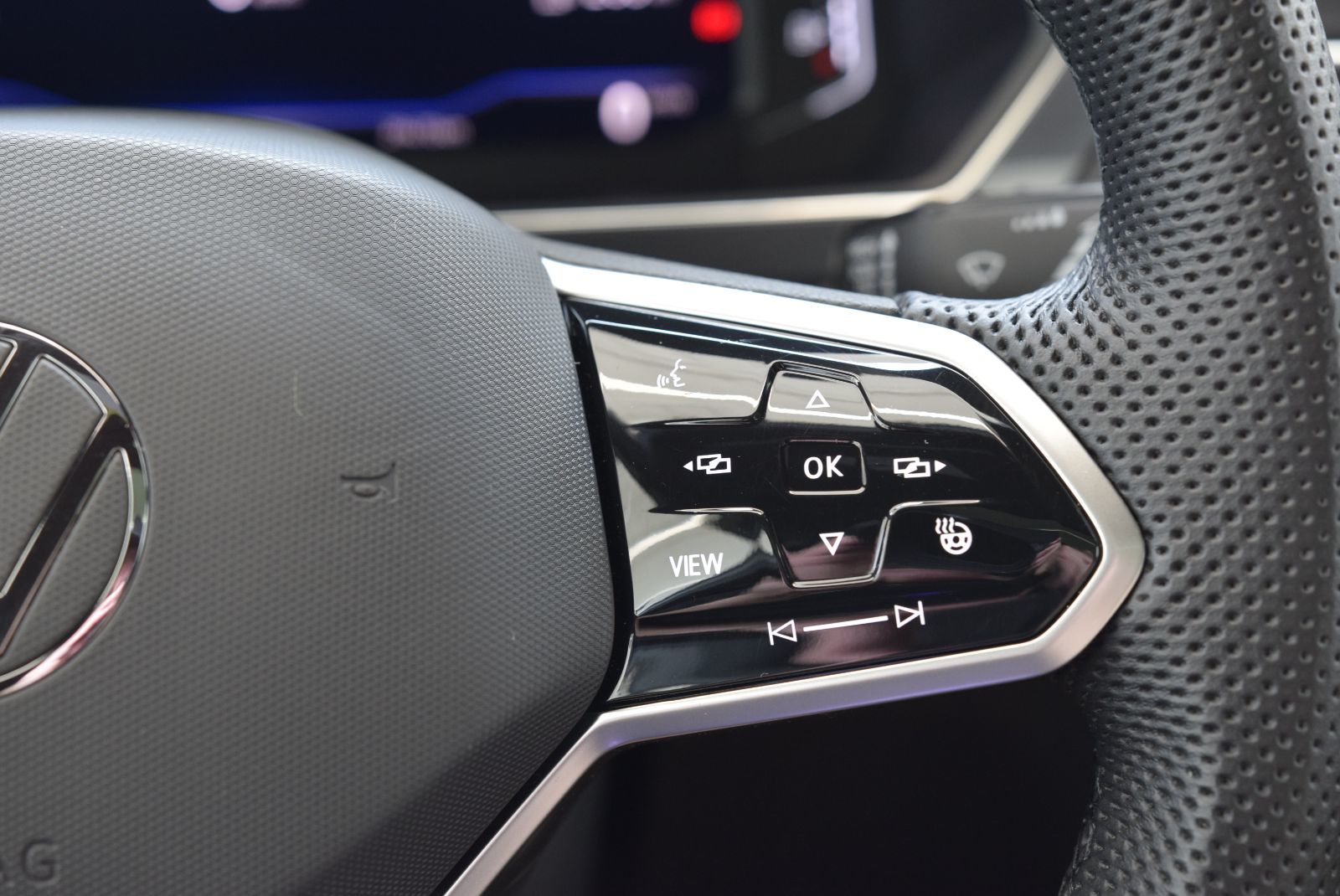 Volkswagen Tiguan COMFORTLINE+BLACK PACKAGE 2024 CUIR+TOIT PANO+LED+COCKPIT