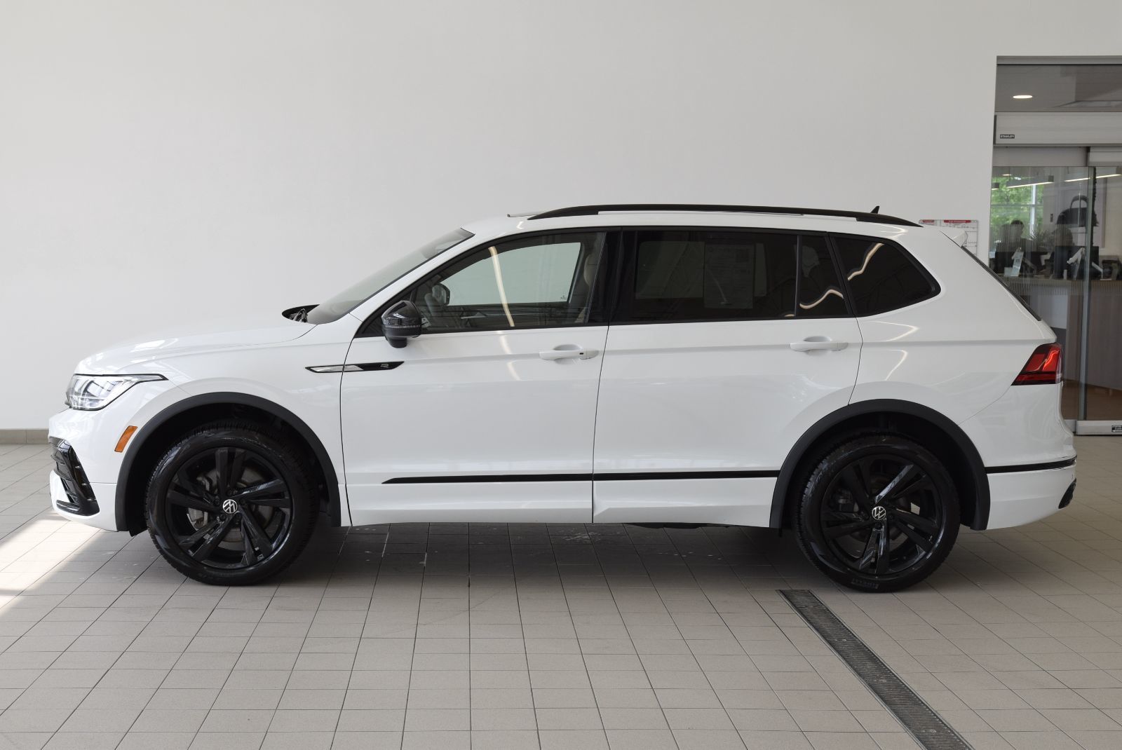 Volkswagen Tiguan COMFORTLINE+BLACK PACKAGE 2024 CUIR+TOIT PANO+LED+COCKPIT