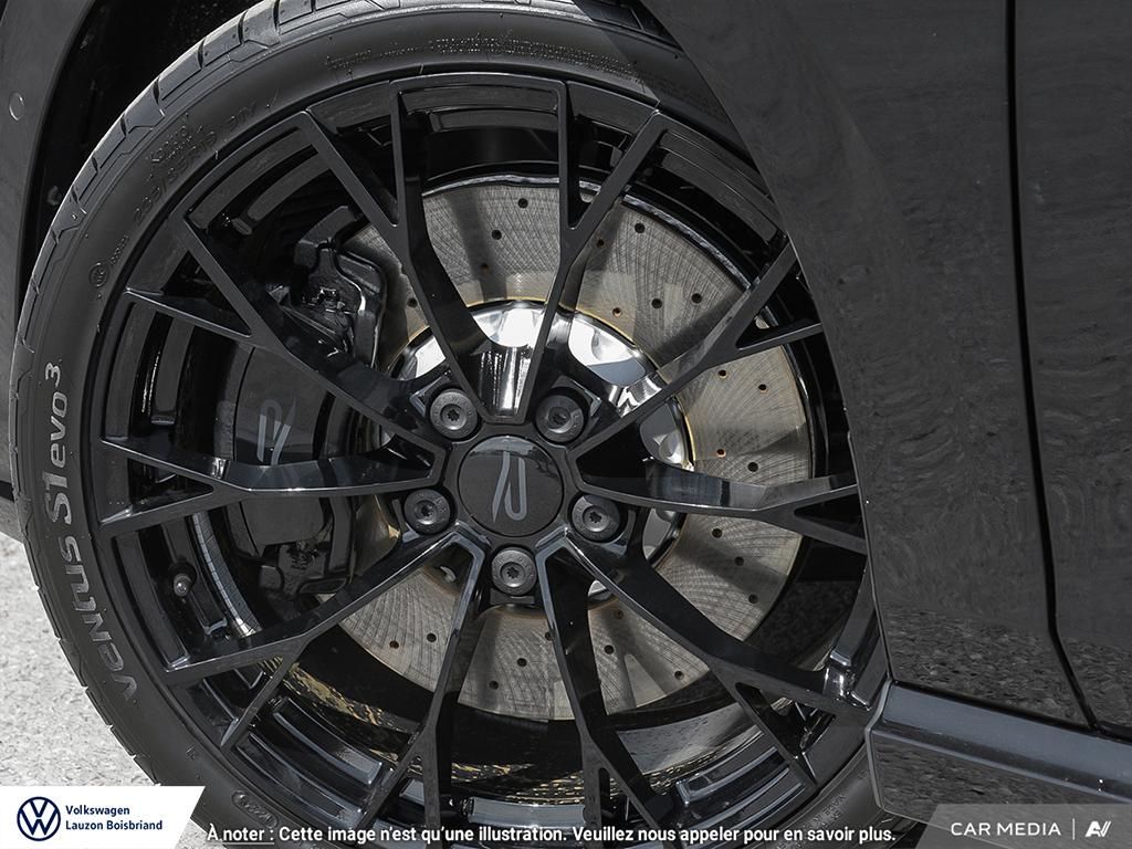2025 Volkswagen Golf R Black Edition