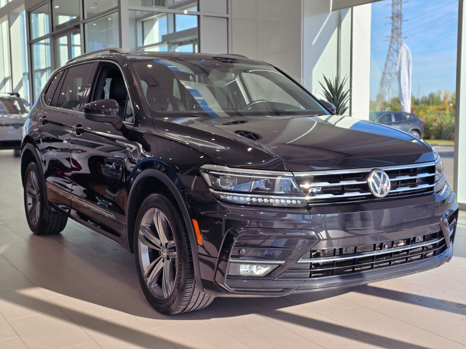 2021 Volkswagen Tiguan Highline R-LINE | TOIT PANO | CUIR | NAV | CARPLAY Highline R-LINE | TOIT PANO | CUIR | NAV | CARPLAY