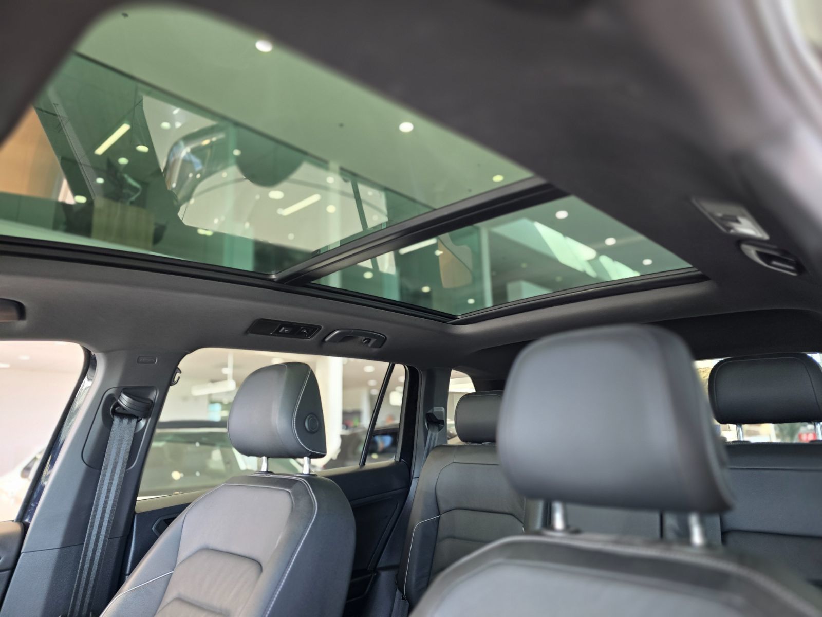 2021 Volkswagen Tiguan Highline R-LINE | TOIT PANO | CUIR | NAV | CARPLAY Highline R-LINE | TOIT PANO | CUIR | NAV | CARPLAY