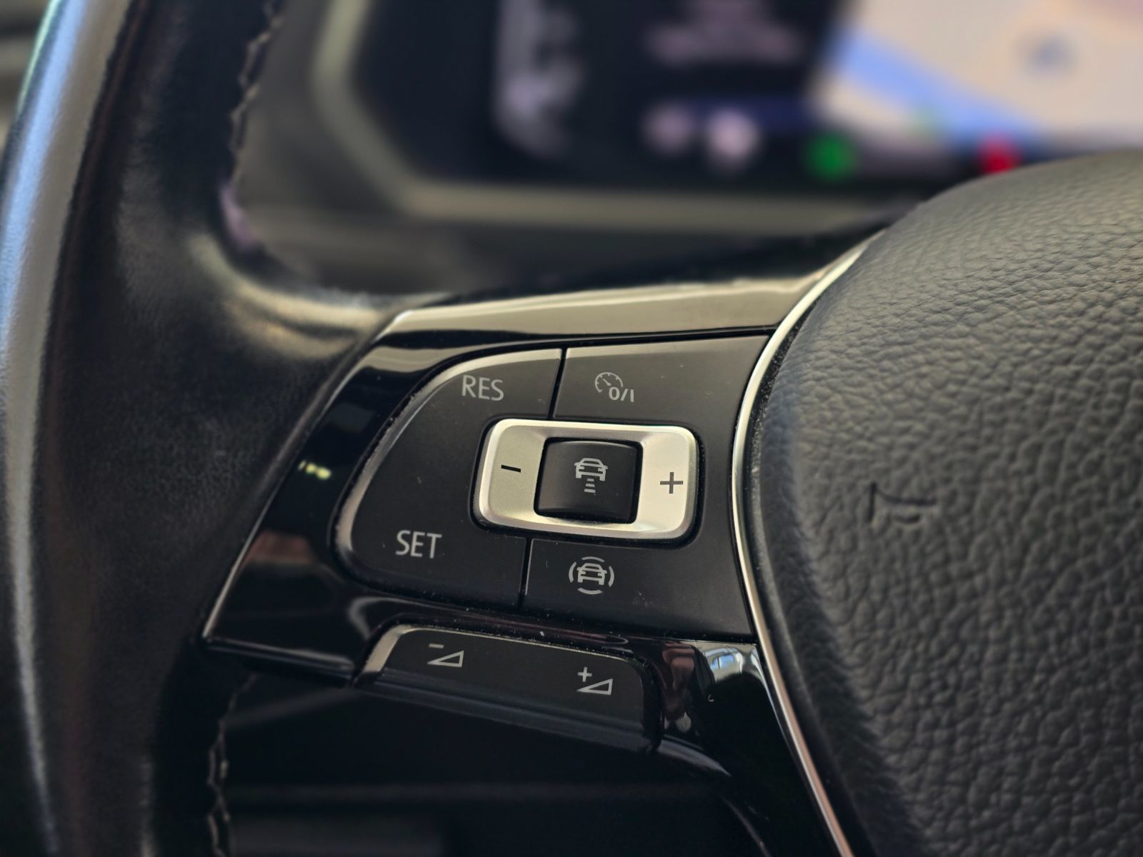 2021 Volkswagen Tiguan Highline R-LINE | TOIT PANO | CUIR | NAV | CARPLAY Highline R-LINE | TOIT PANO | CUIR | NAV | CARPLAY