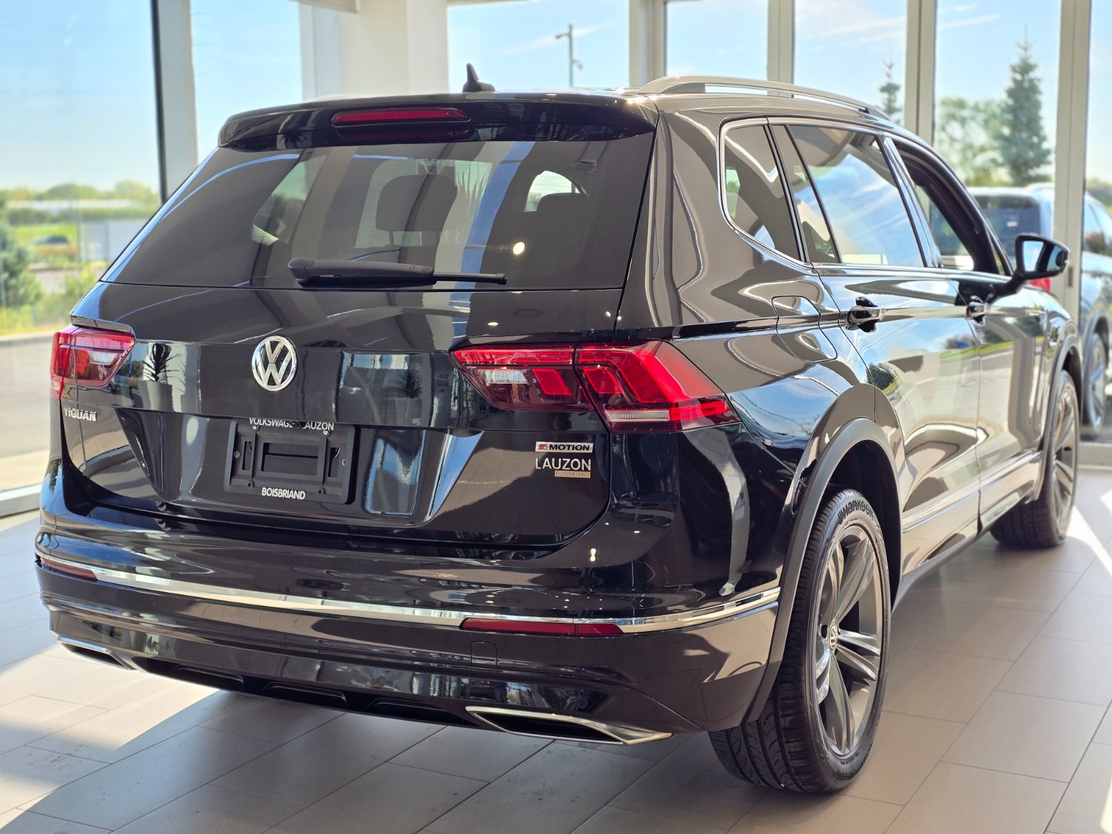 2021 Volkswagen Tiguan Highline R-LINE | TOIT PANO | CUIR | NAV | CARPLAY Highline R-LINE | TOIT PANO | CUIR | NAV | CARPLAY