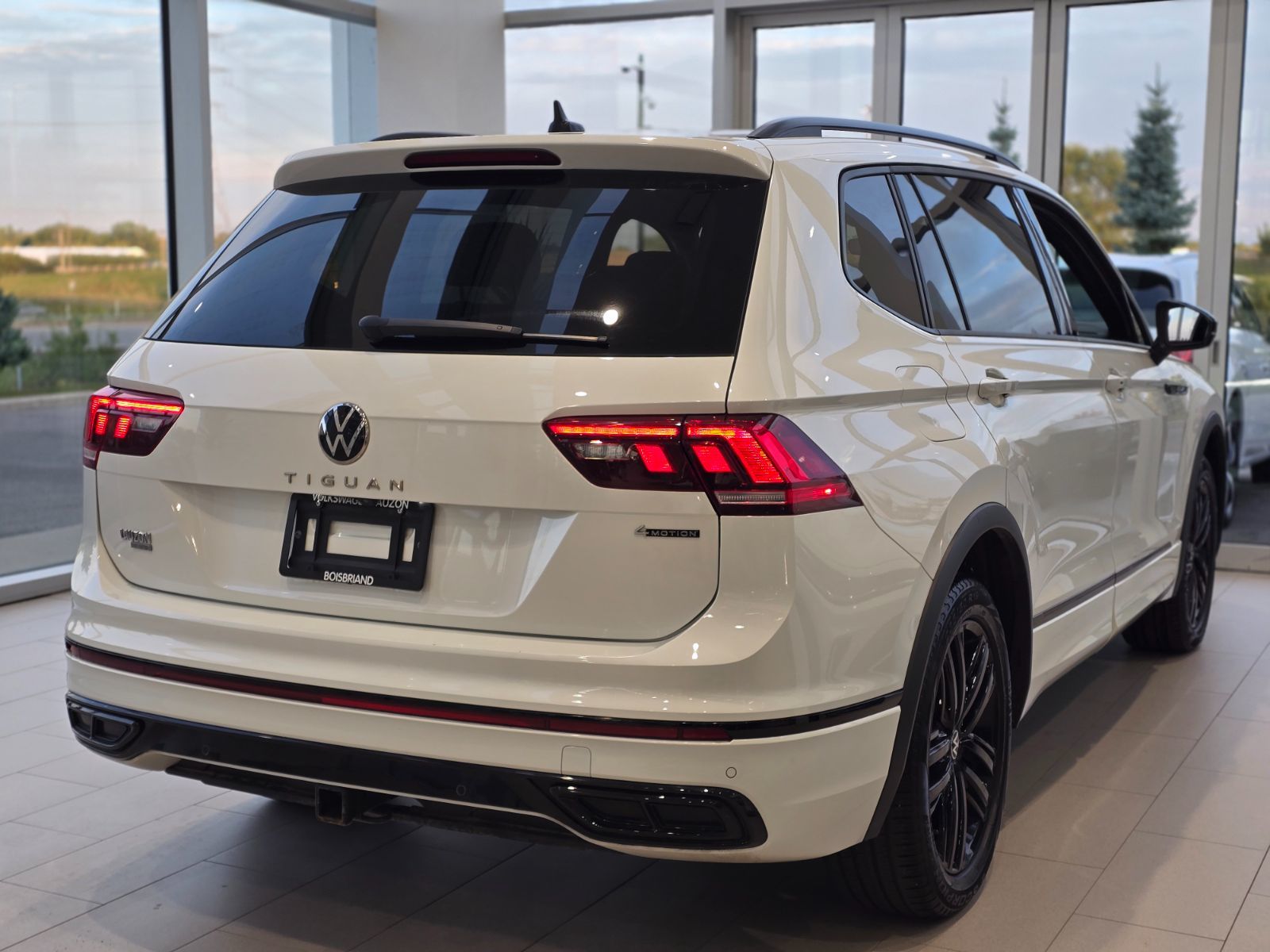 2022 Volkswagen Tiguan Comfortline R-LINE | BLACK PACK | TOIT PANO | CUIR Comfortline R-LINE | BLACK PACK | TOIT PANO | CUIR