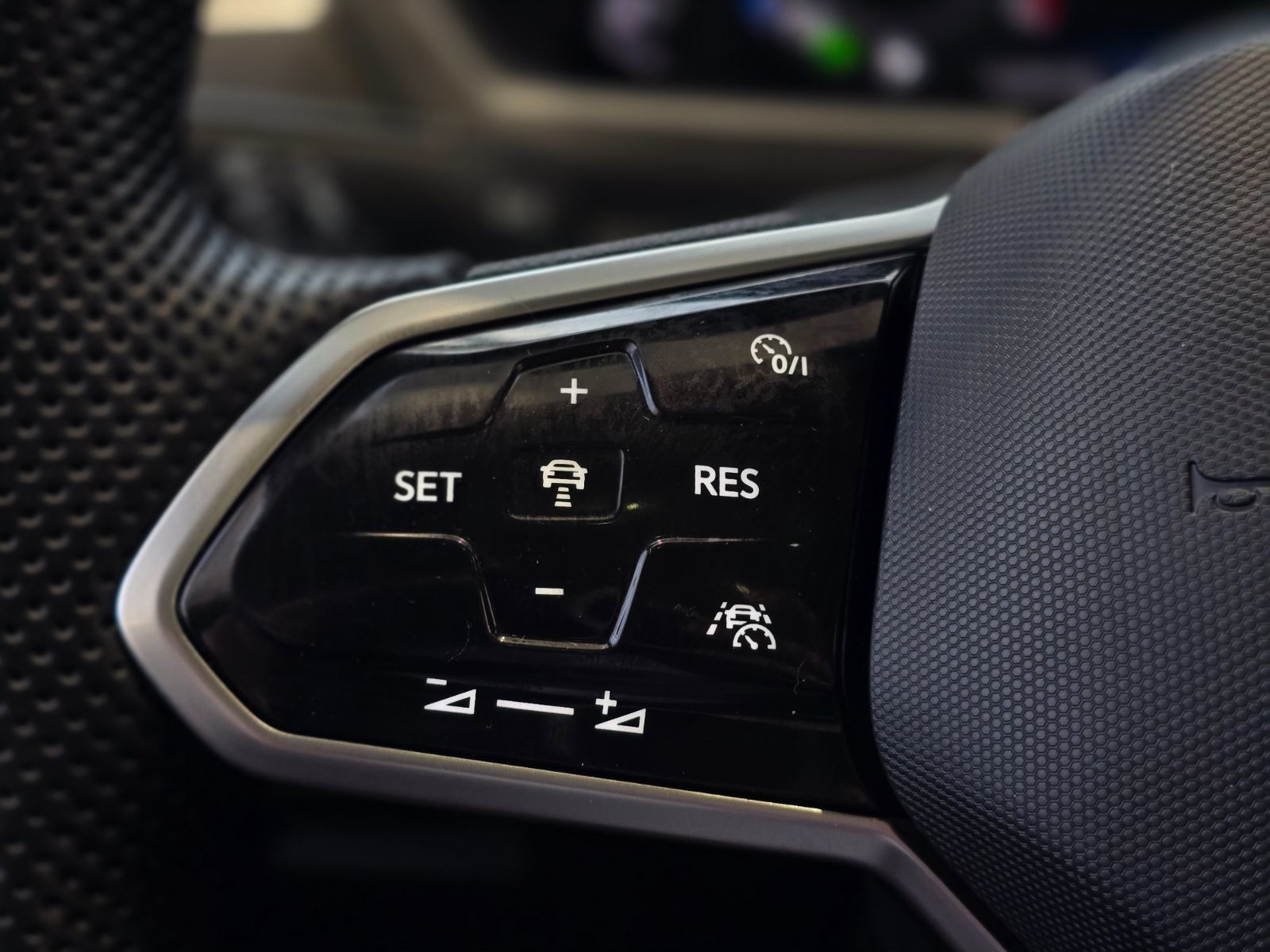 2022 Volkswagen Tiguan Comfortline R-LINE | BLACK PACK | TOIT PANO | CUIR Comfortline R-LINE | BLACK PACK | TOIT PANO | CUIR