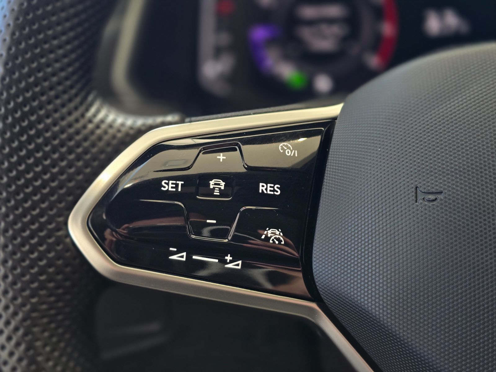 2022 Volkswagen Tiguan Comfortline R-LINE | BLACK PACK | TOIT PANO | CUIR Comfortline R-LINE | BLACK PACK | TOIT PANO | CUIR
