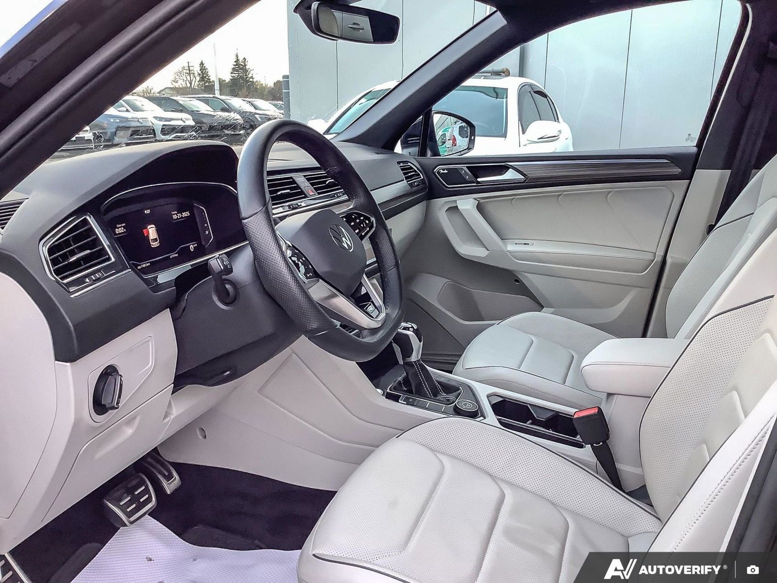 2022 Volkswagen Tiguan Highline R-Line AWD | Lease Return