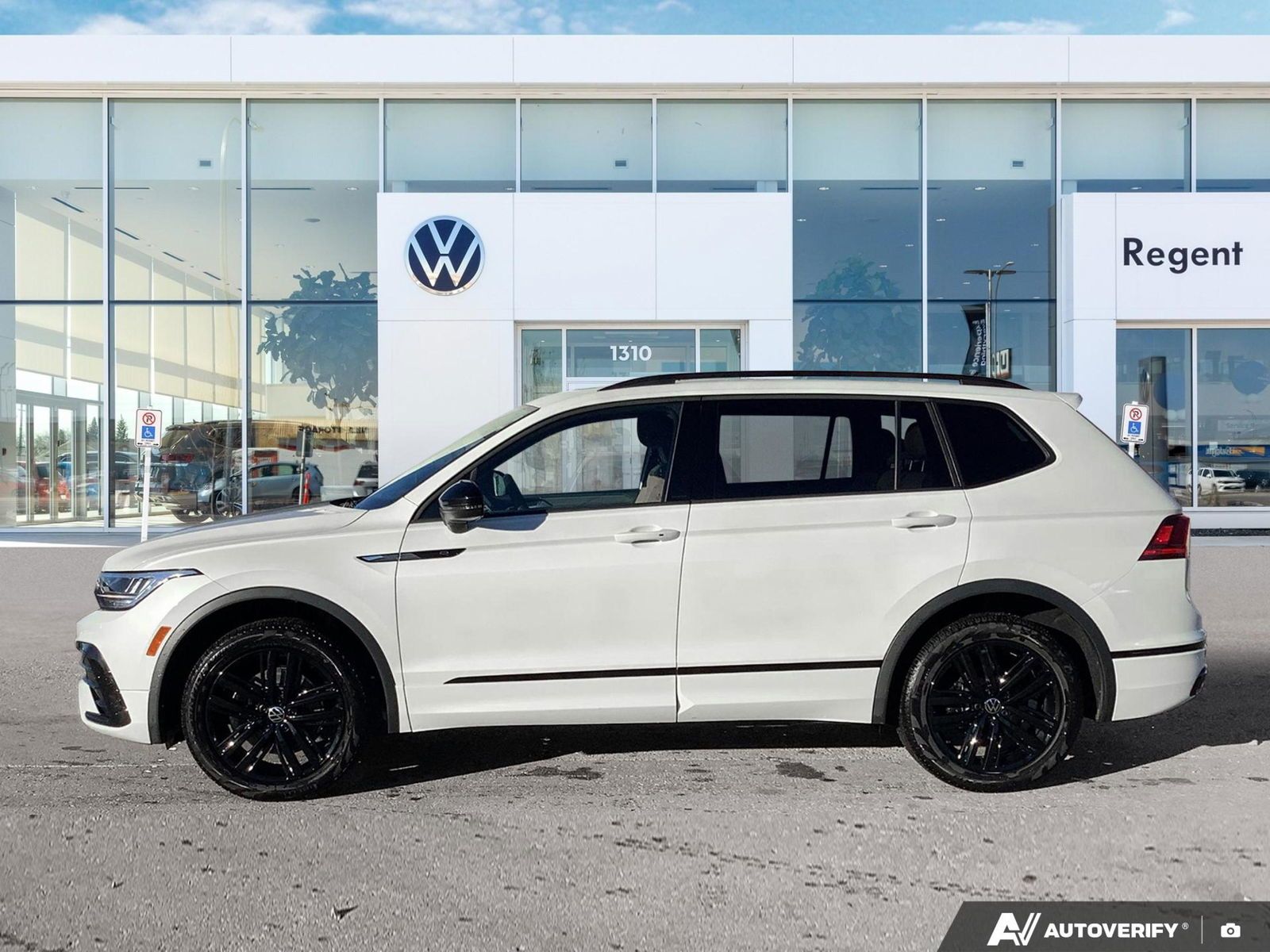 2022 Volkswagen Tiguan Comfortline R-Line Black Edition | One Owner | No Accidents