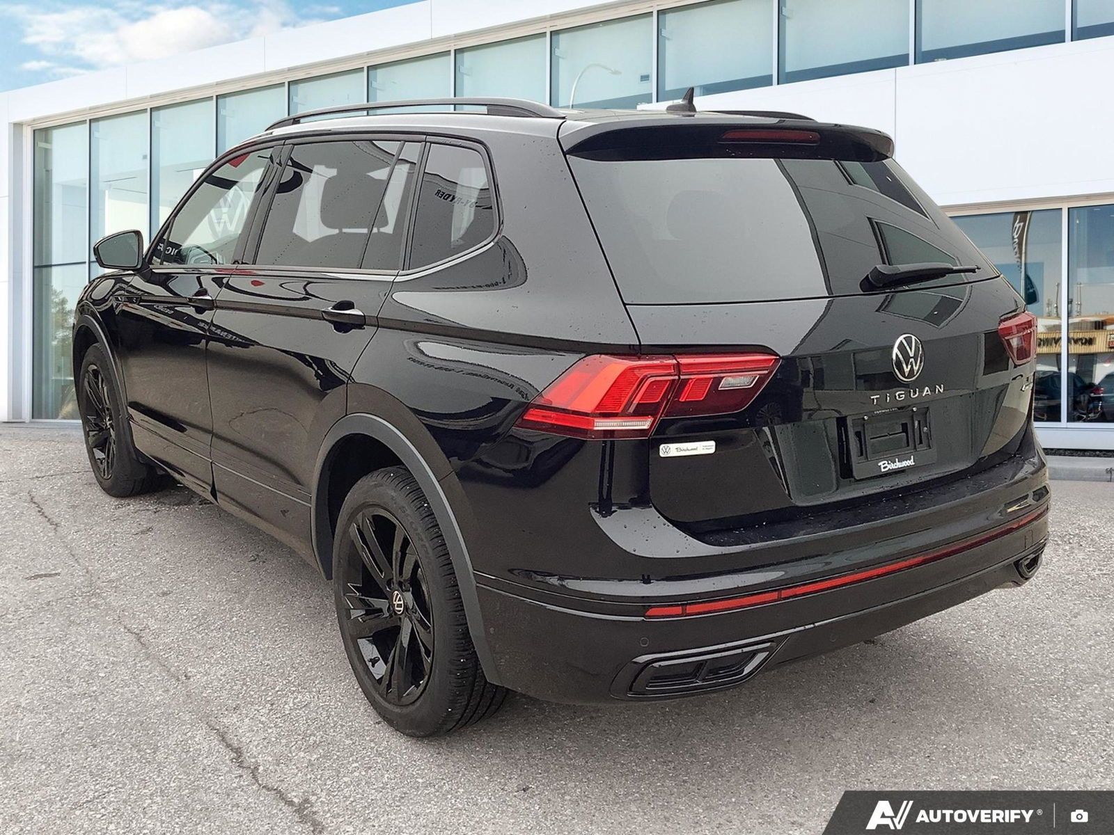 2023 Volkswagen Tiguan Comfortline R-Line Black Edition