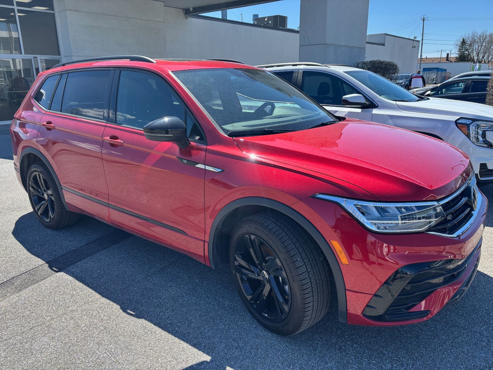 Volkswagen Tiguan Comfortline R-Line Black Edition 2024 COMME UN NEUF MAIS A UN PRIX USAGÉ