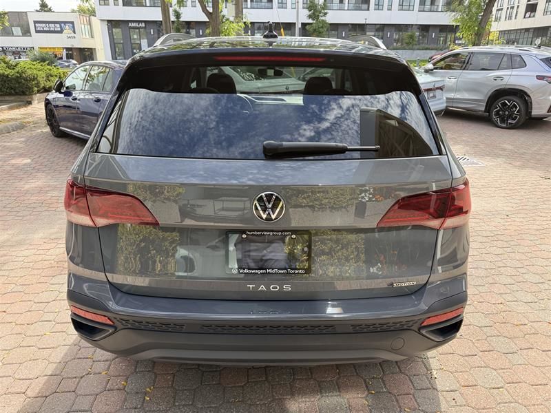 Photo 2024 Volkswagen Taos Comfortline 1.5T 7Sp Black Edition #6