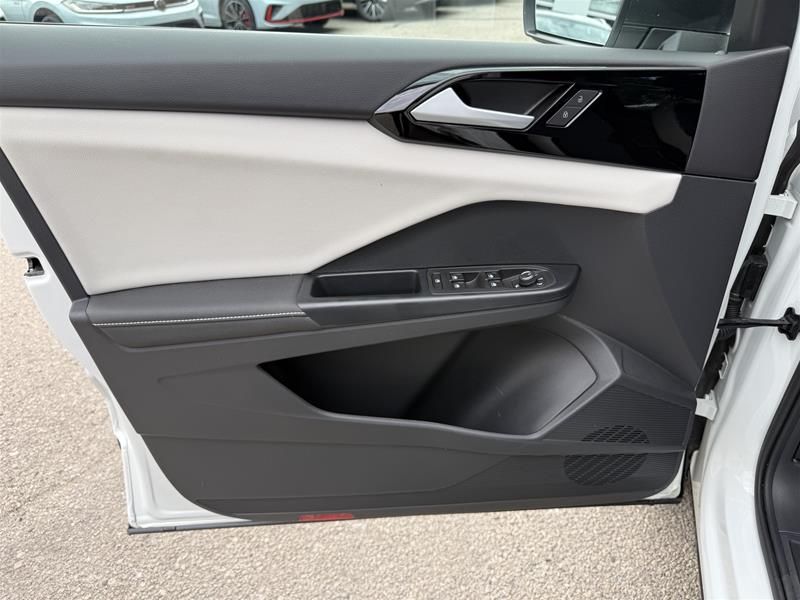 Photo 2025 Volkswagen Taos Trendline 4MOTION #7
