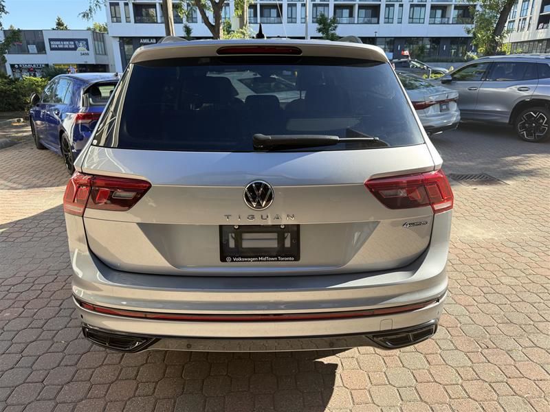 Photo 2024 Volkswagen Tiguan Comfortline R-Line Black 2.0T 8sp at w/Tip 4M #7