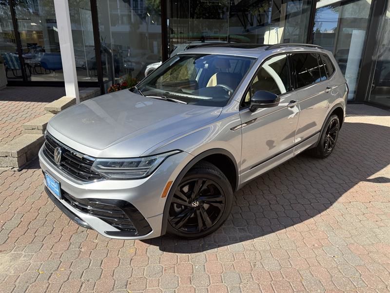 Photo 2024 Volkswagen Tiguan Comfortline R-Line Black 2.0T 8sp at w/Tip 4M #2