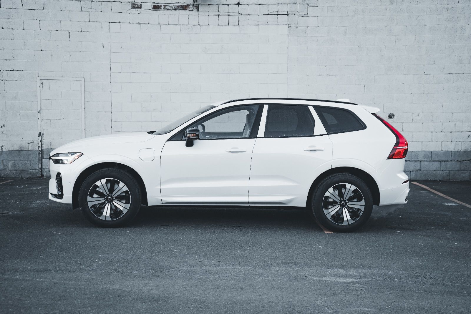 New 2024 Volvo XC60 Recharge T8 eAWD PHEV Plus Dark Theme 82797.95