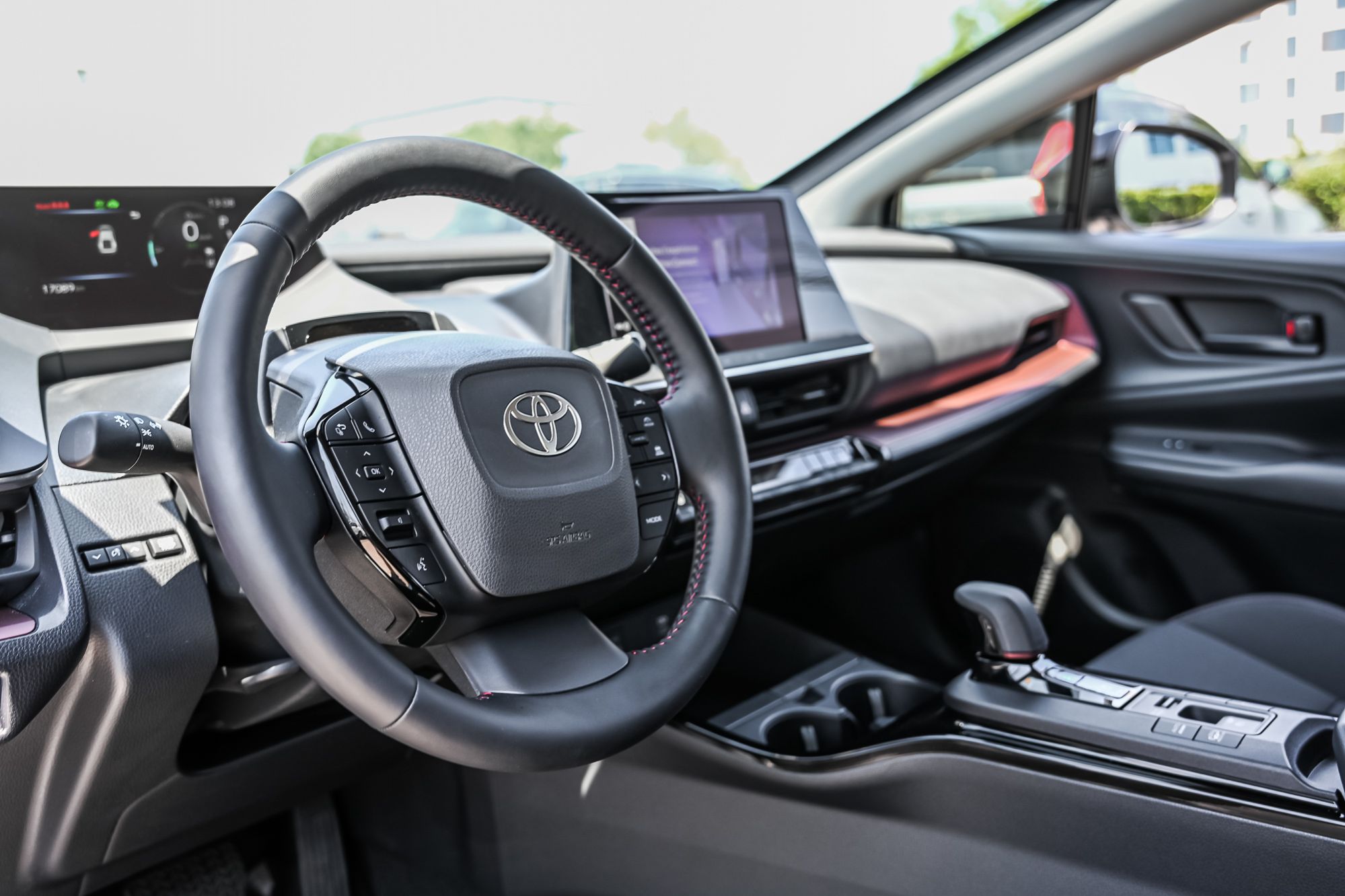 Toyota Prius Plug-in Hybrid  2024 à Pointe-Claire, Québec