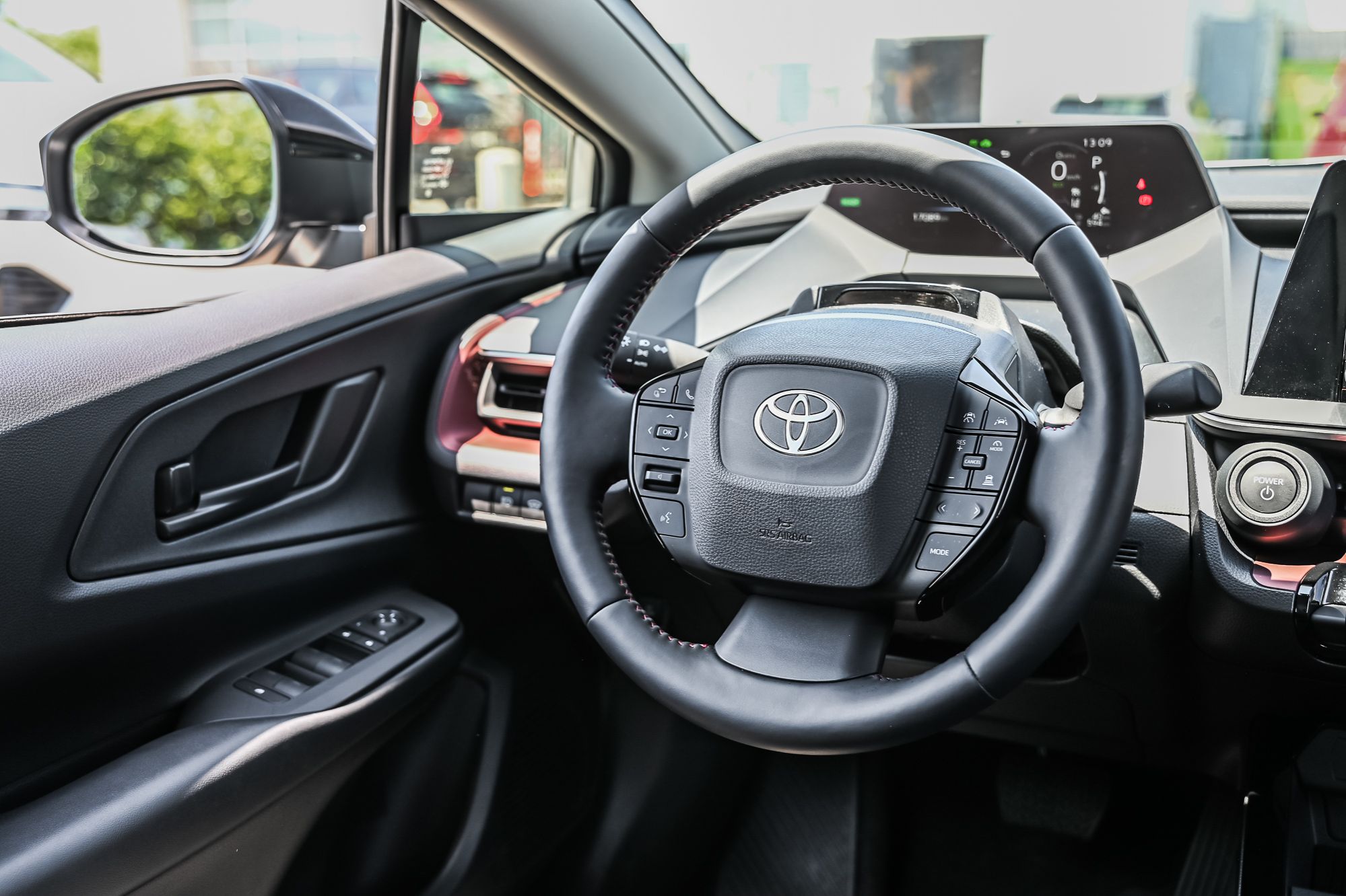Toyota Prius Plug-in Hybrid  2024 à Pointe-Claire, Québec
