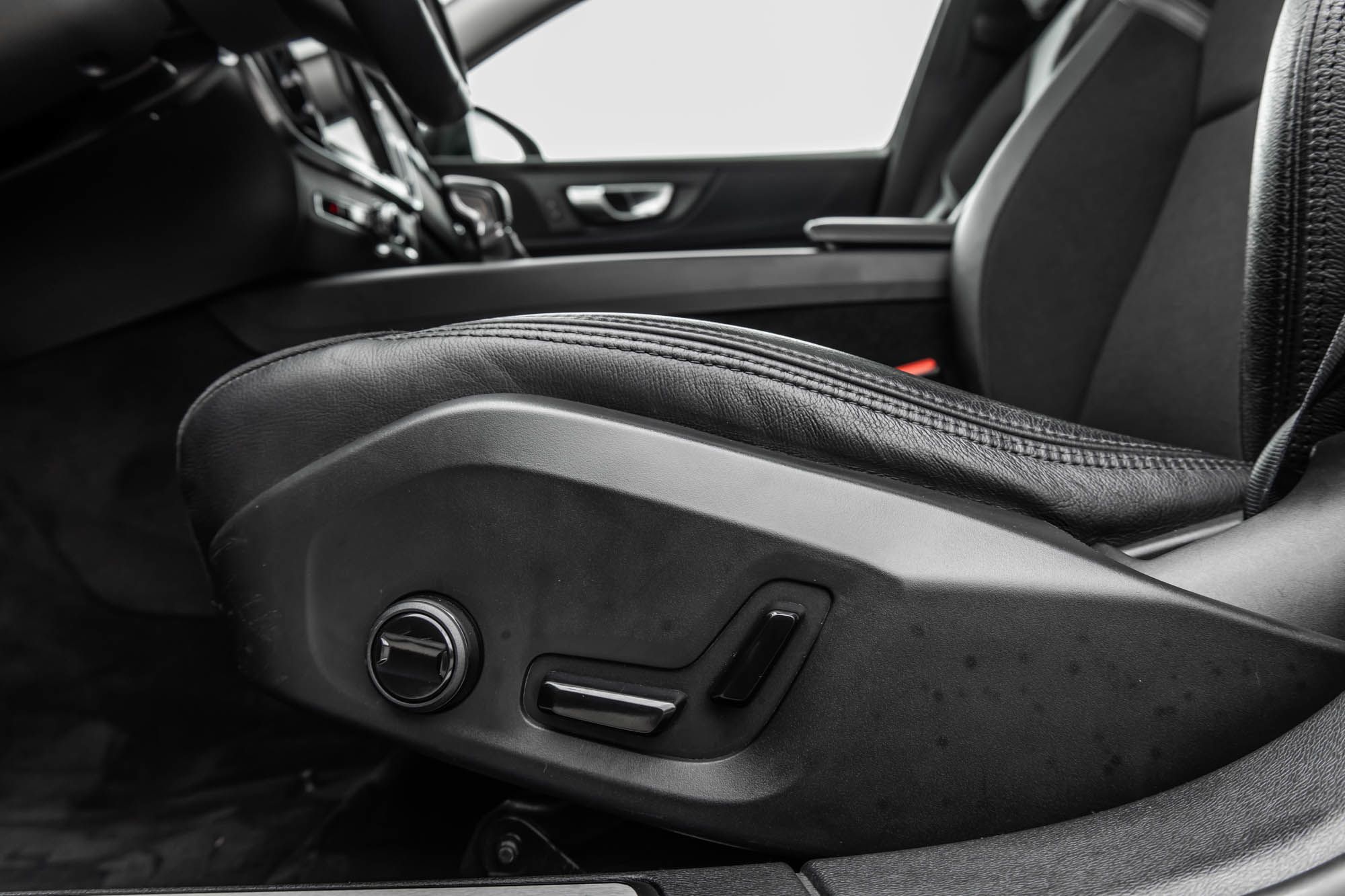 2021 Volvo V60 Cross Country in Pointe-Claire, Quebec
