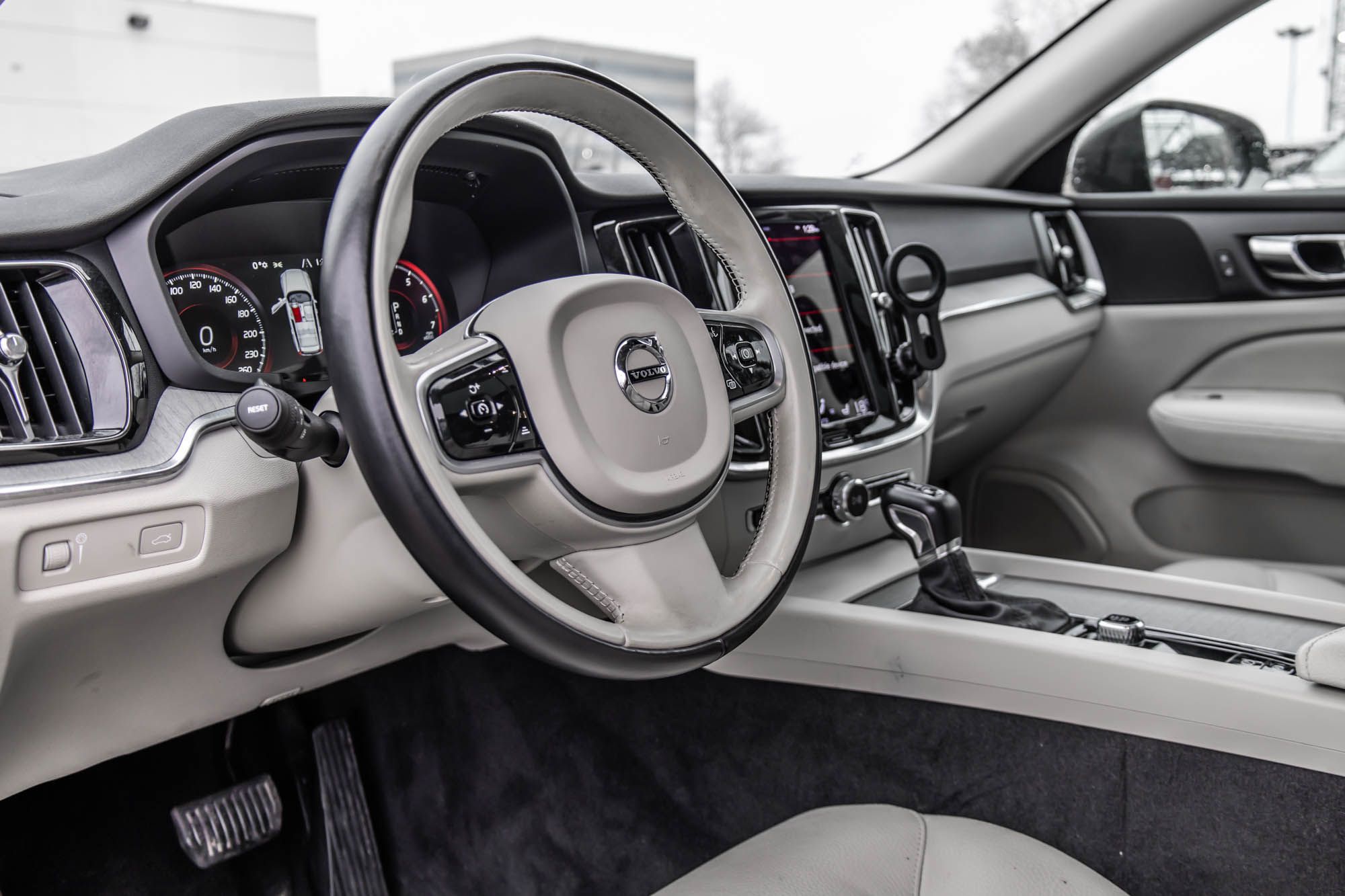 2022 Volvo V60 Cross Country in Pointe-Claire, Quebec