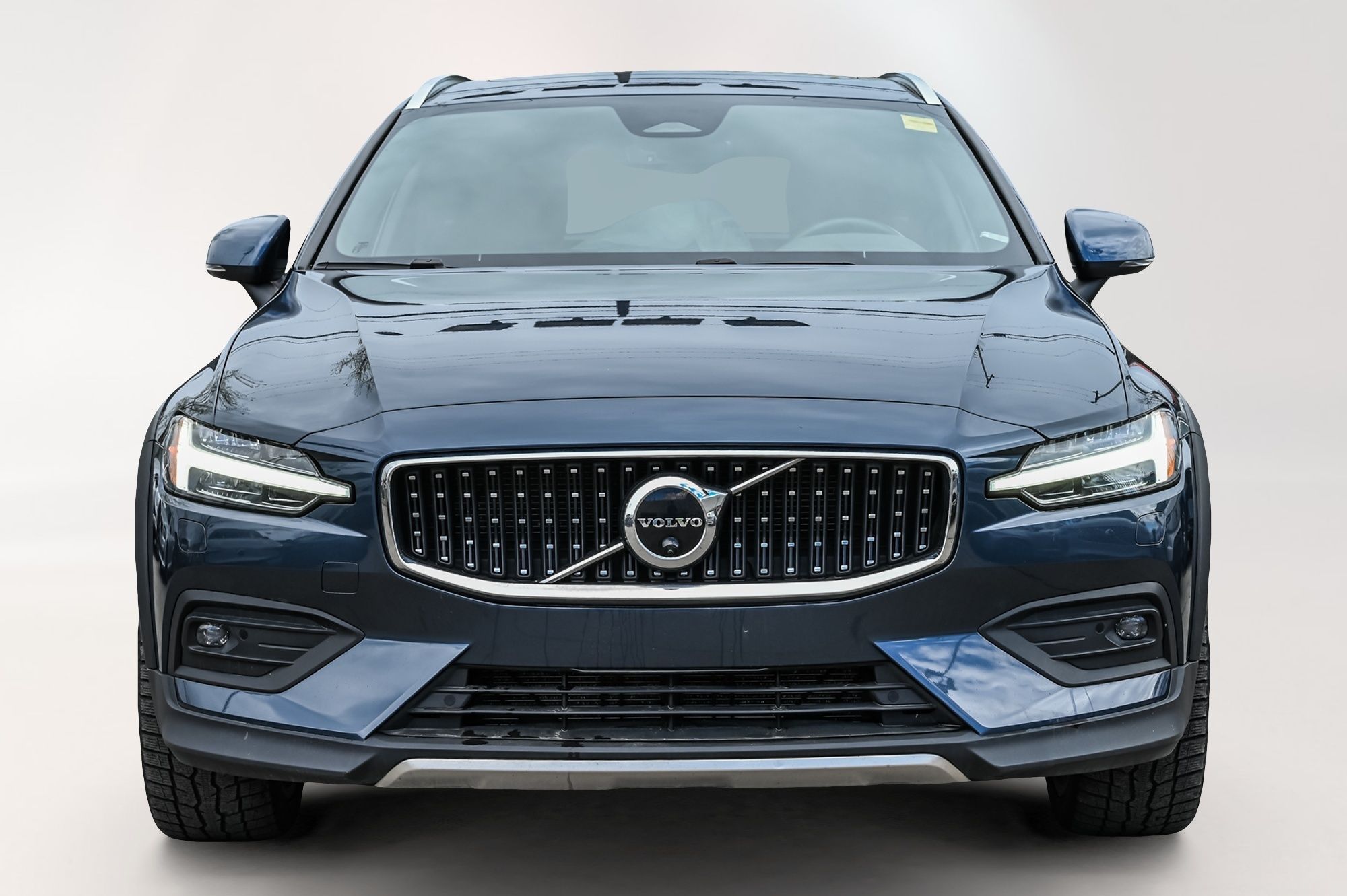 2023 Volvo V60 Cross Country in Pointe-Claire, Quebec
