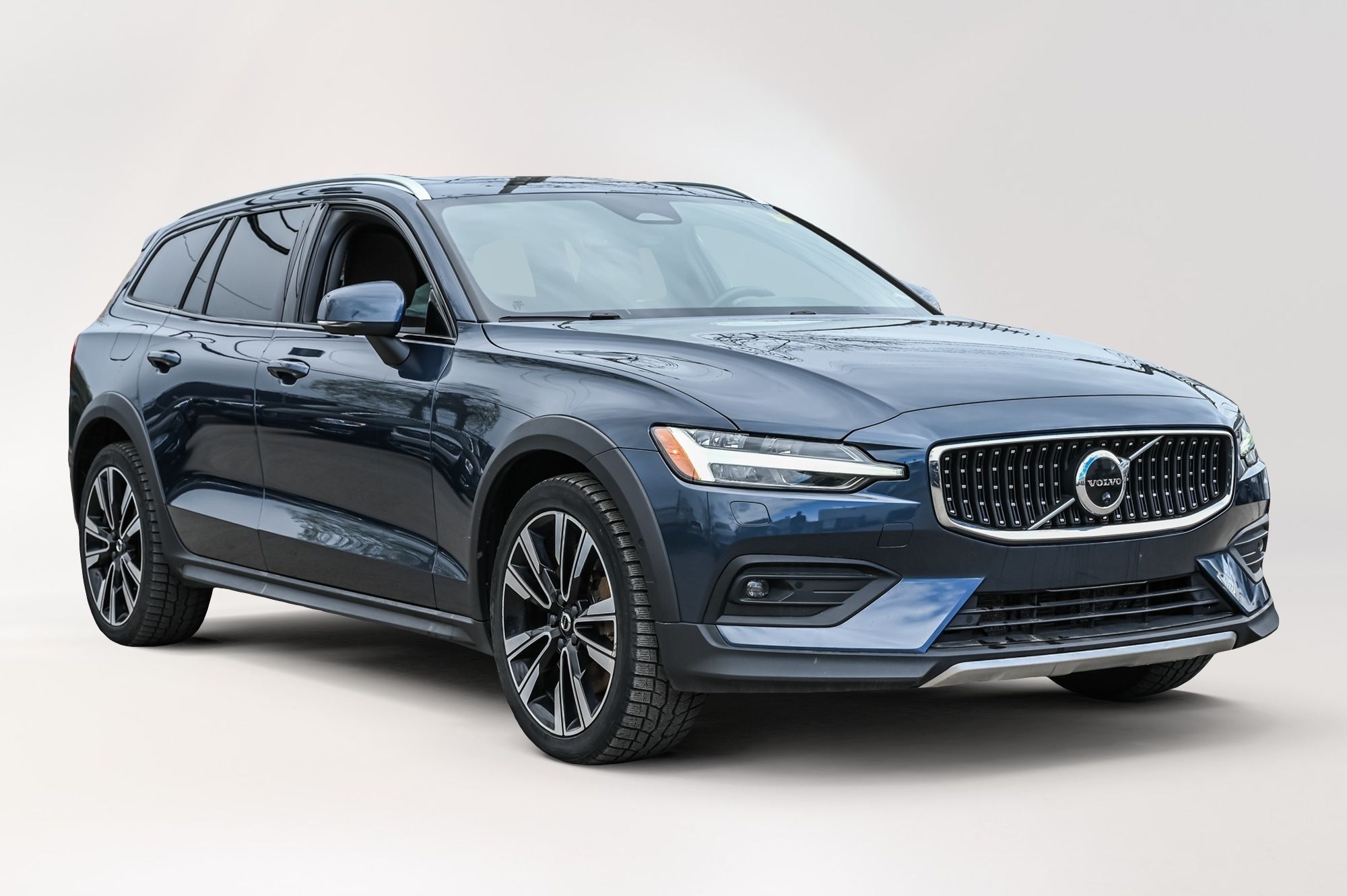 2023 Volvo V60 Cross Country in Pointe-Claire, Quebec