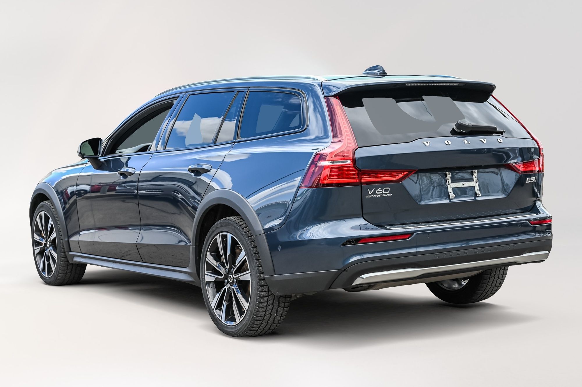 2023 Volvo V60 Cross Country in Pointe-Claire, Quebec