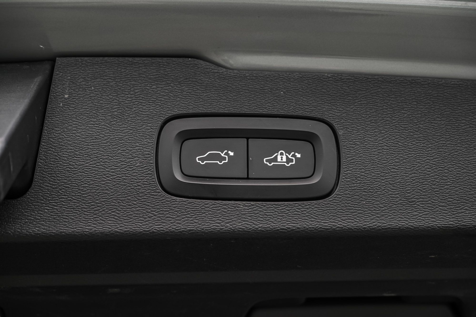 2024 Volvo V60 Cross Country in Pointe-Claire, Quebec