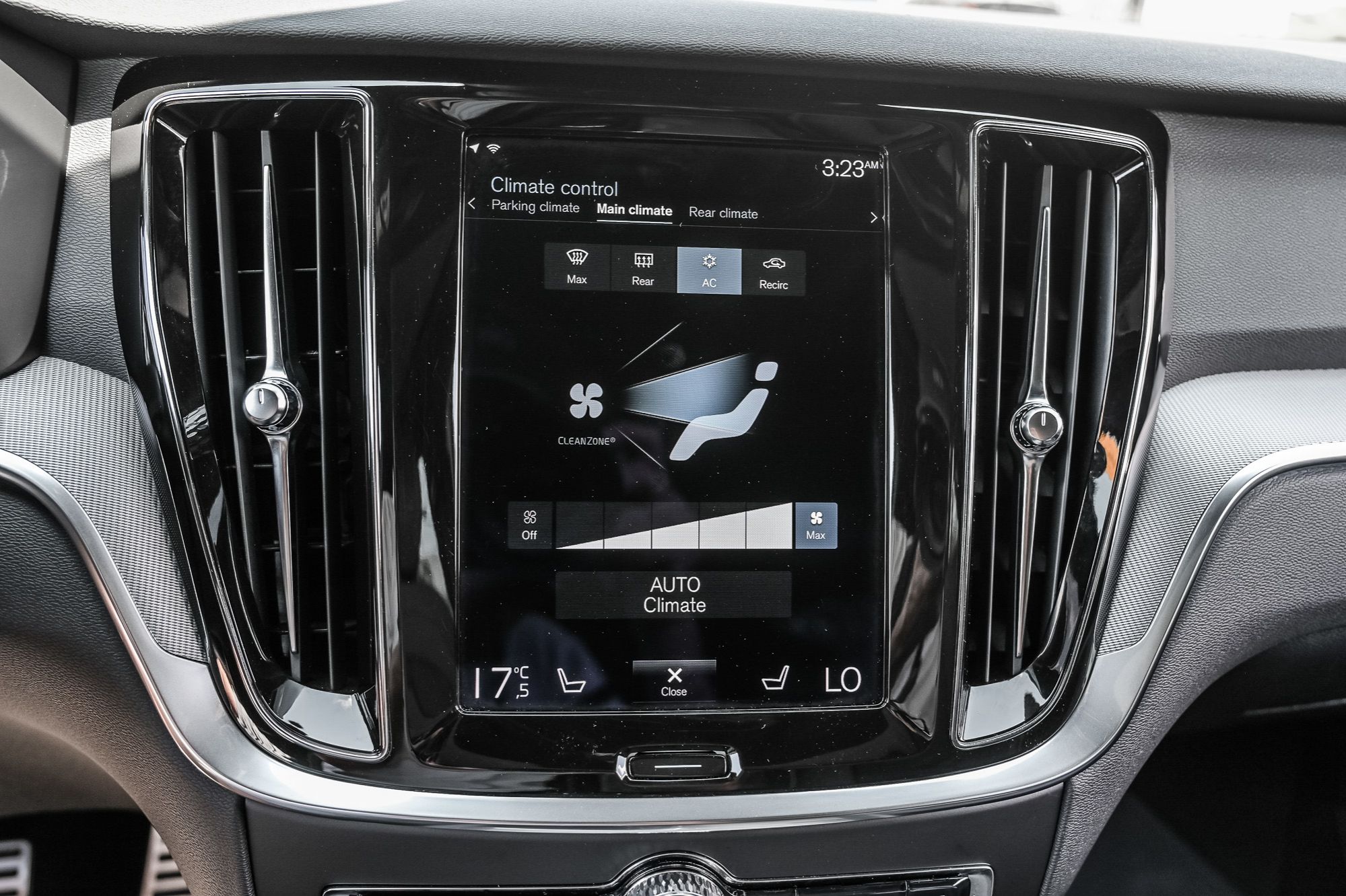 2022 Volvo V60 in Pointe-Claire, Quebec