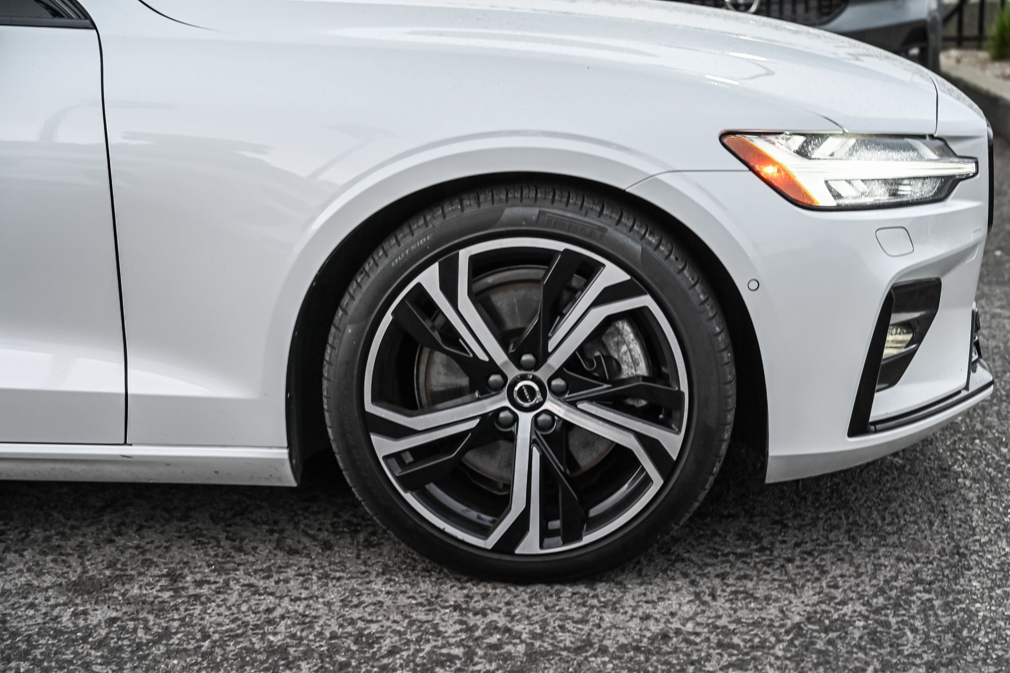 Volvo V60  2023 à Pointe-Claire, Québec