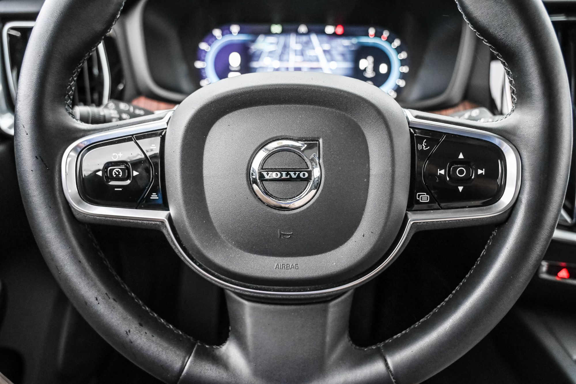 Volvo V60  2023 à Pointe-Claire, Québec