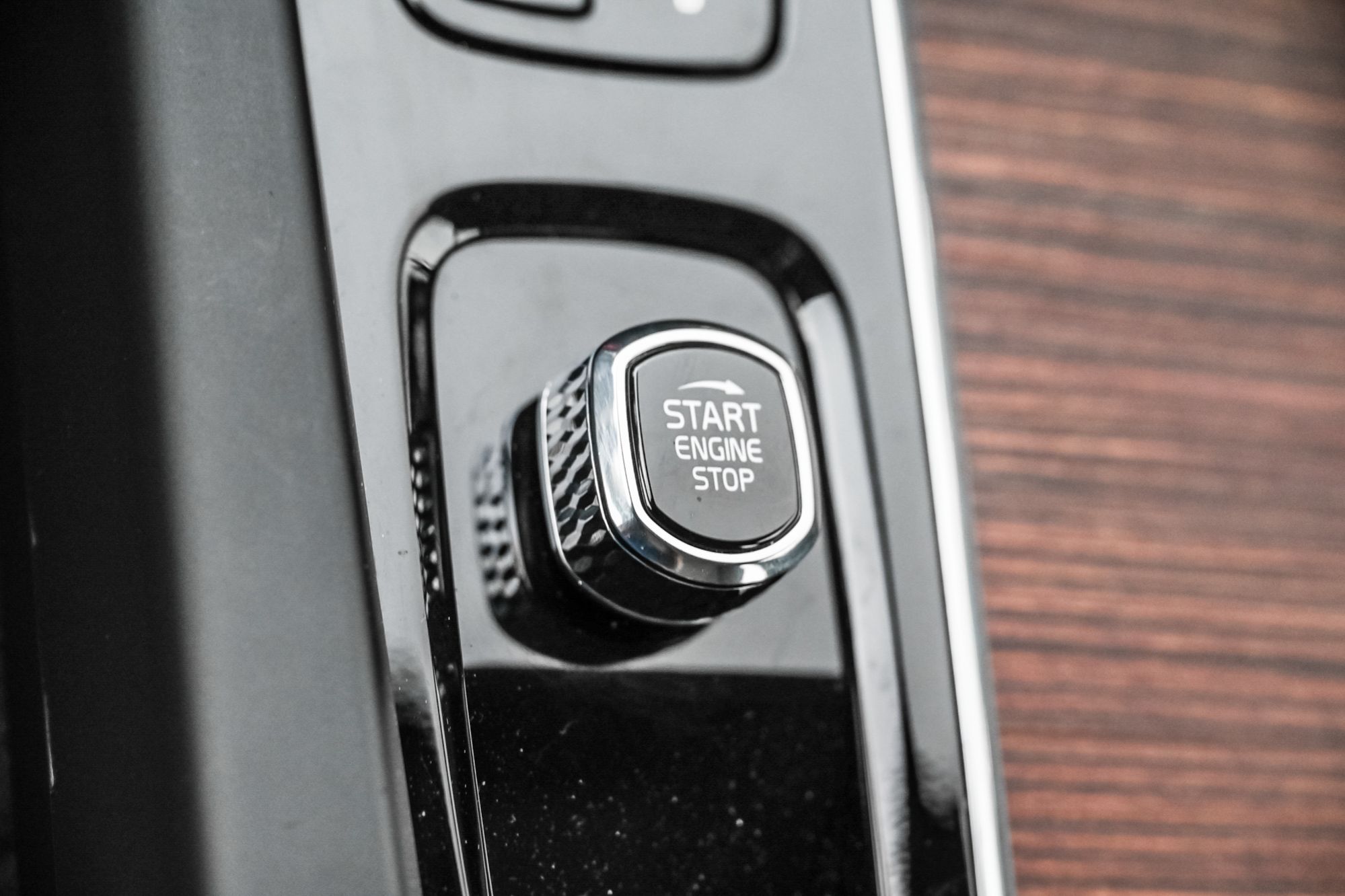 Volvo V60  2023 à Pointe-Claire, Québec