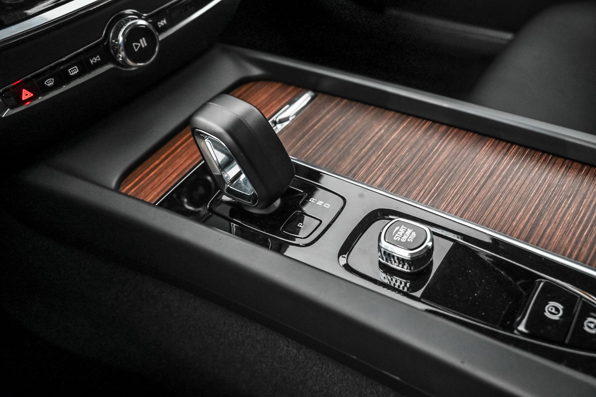 Volvo V60  2023 à Pointe-Claire, Québec